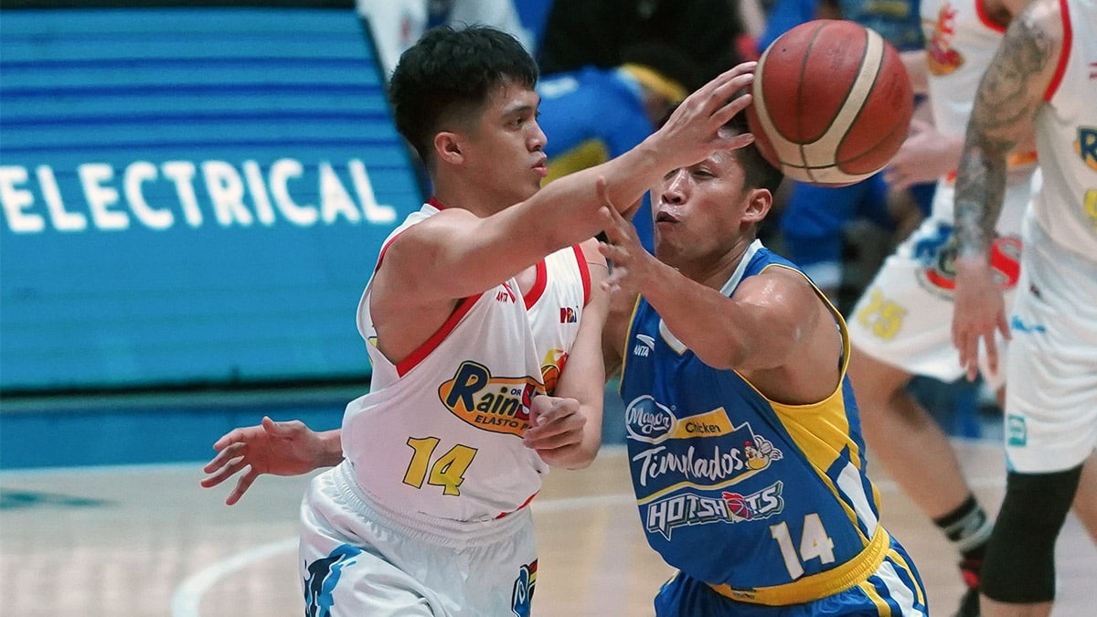 Andre Caracut (left) came through with clutch hits late in the game to help seal the win for Rain or Shine. —AUGUST DELA CRUZ