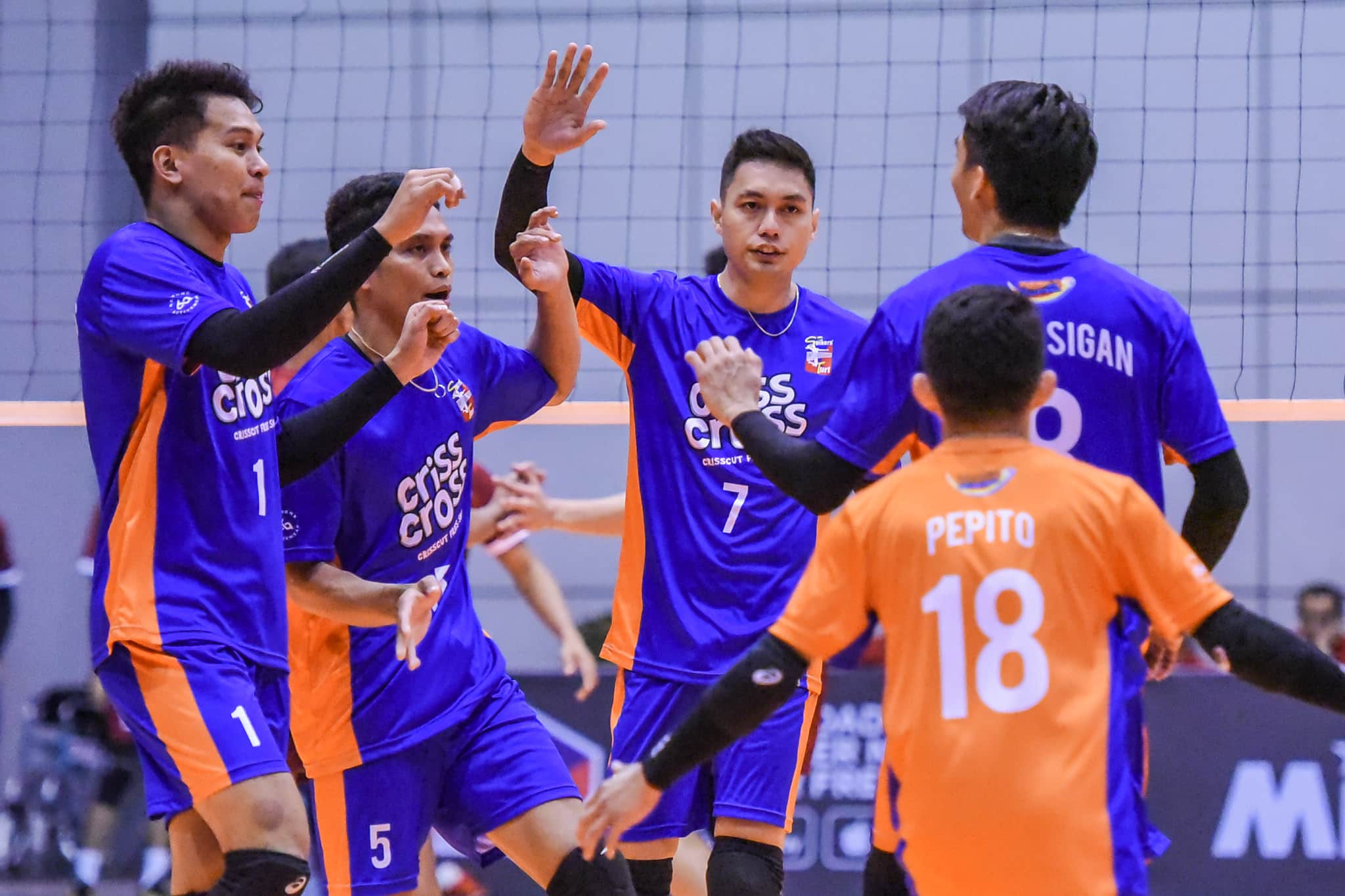 Spikers’ Turf: Criss Cross Cruises, FEU menjadi 3-0