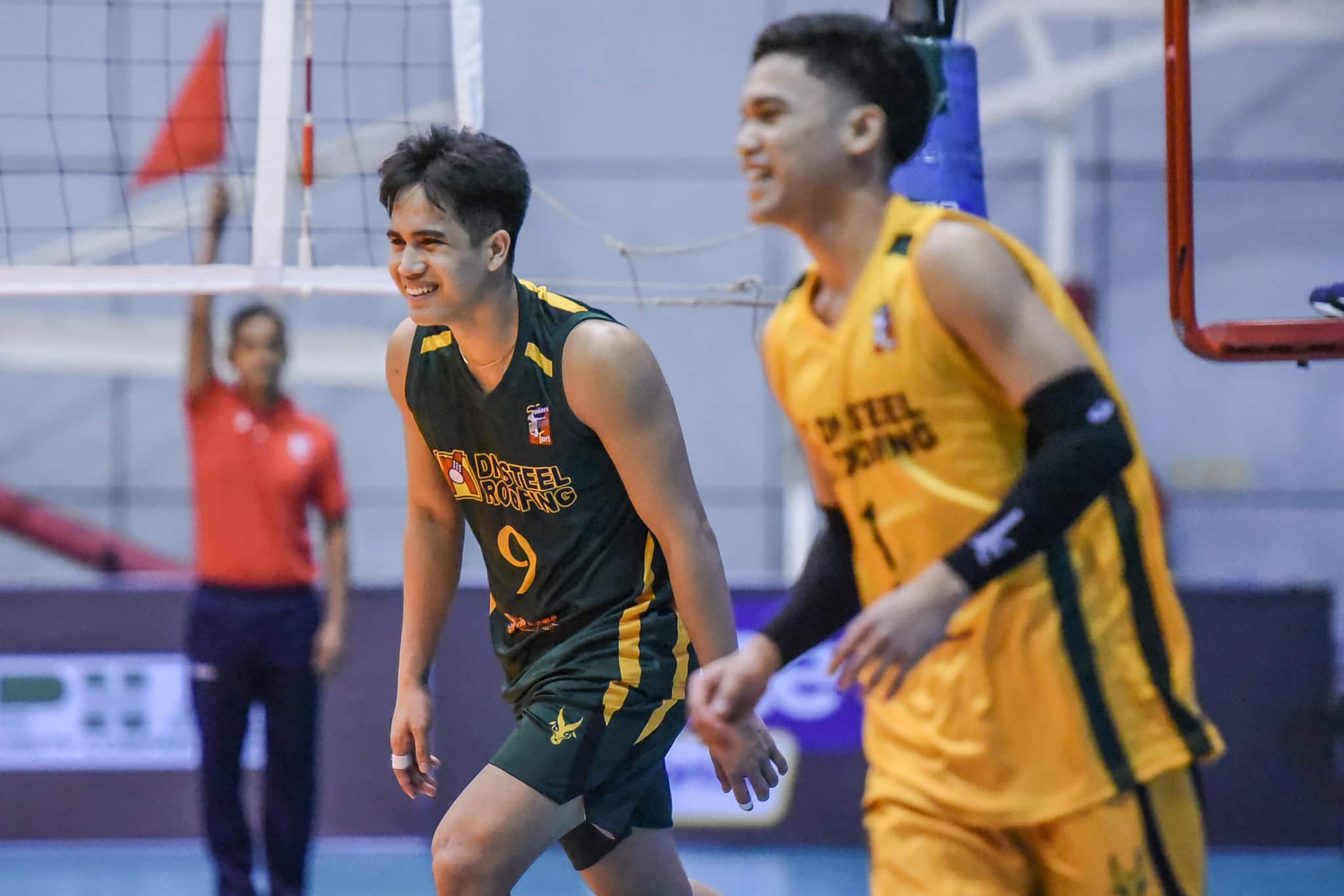 FEU Tamaraws meningkat menjadi 2-0 di Spikers Stadium