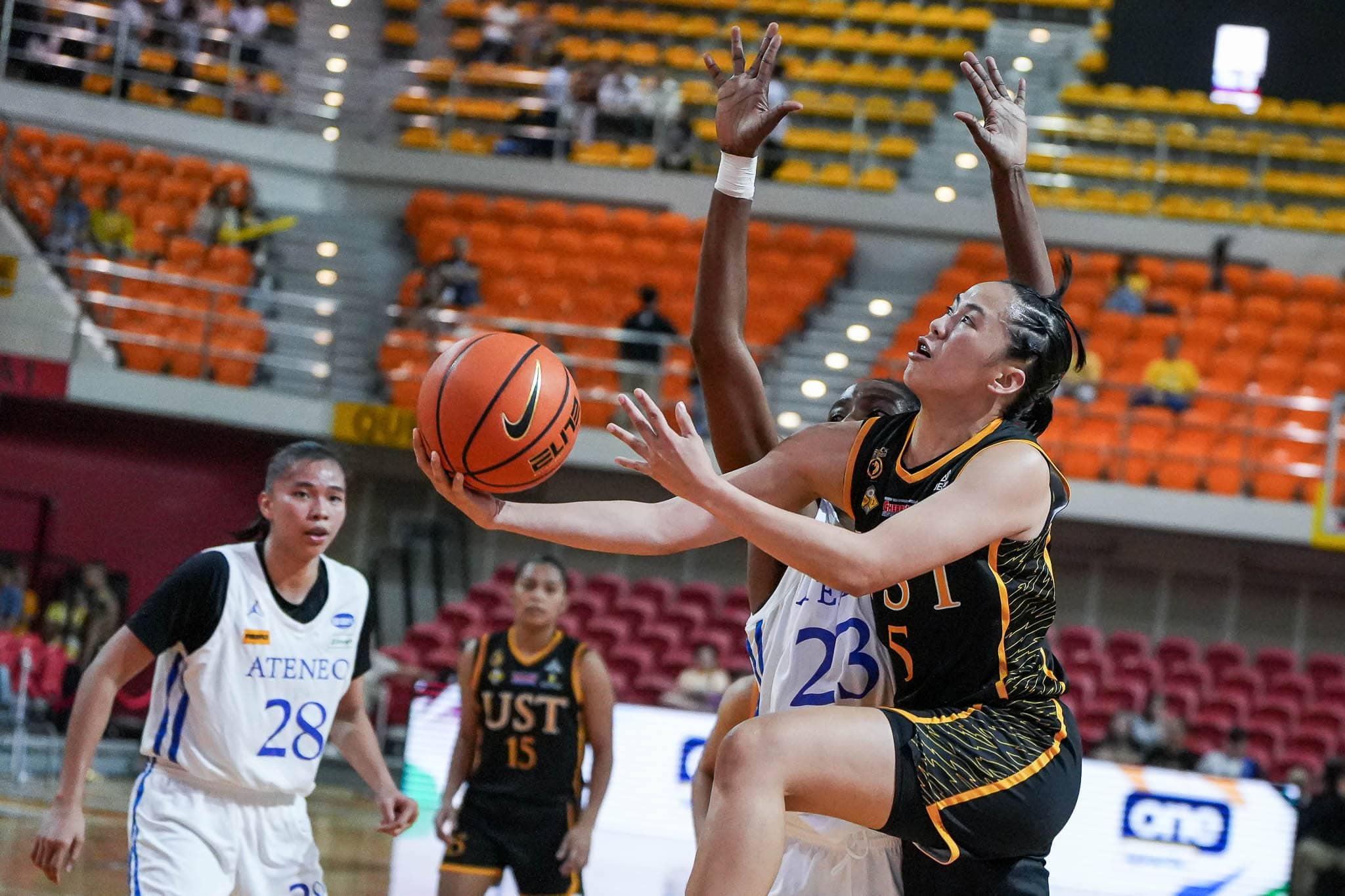 UAAP: Kent Pastrana kesulitan namun tetap memimpin UST melewati Ateneo