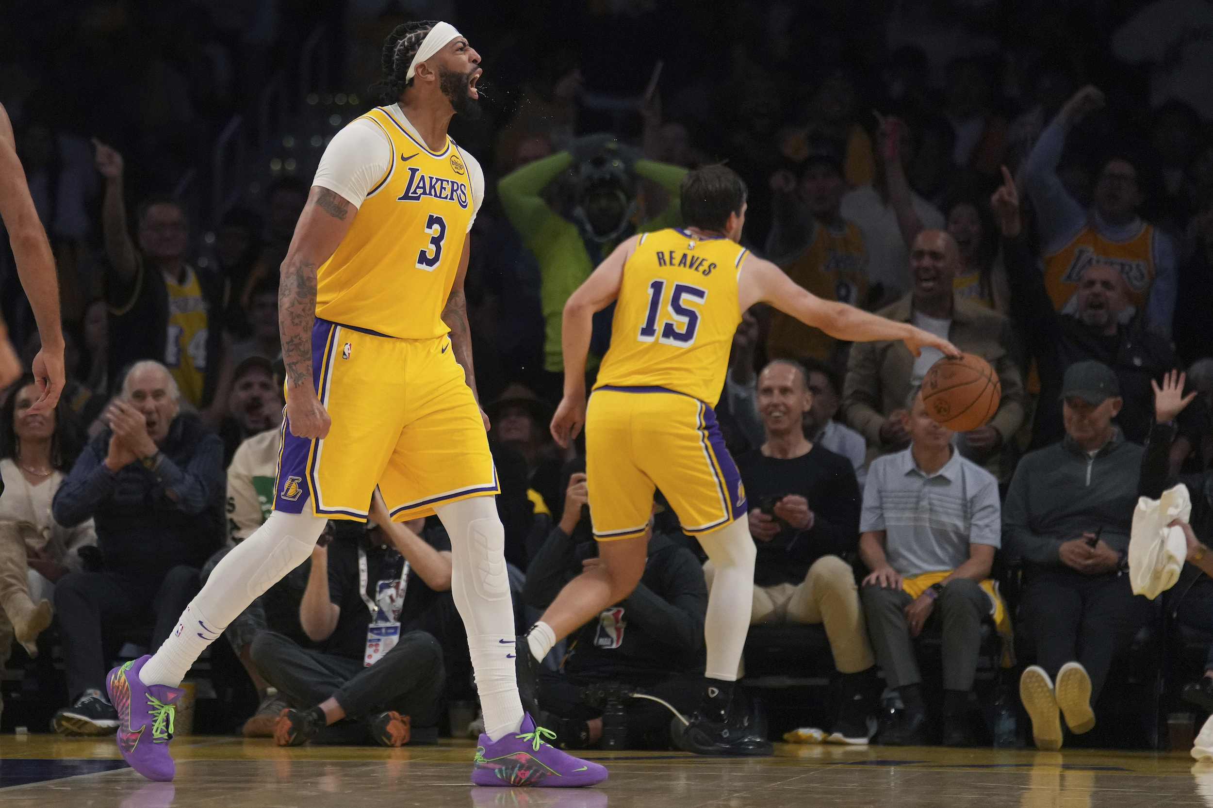 NBA: Anthony Davis memimpin Lakers meraih kemenangan pembuka musim atas Wolves