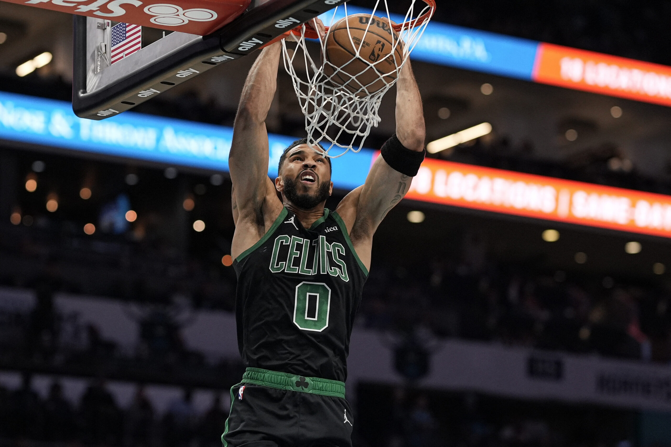 NBA: Jayson Tatum y Jaylen Brown ayudan a los Celtics a vencer a los Hornets