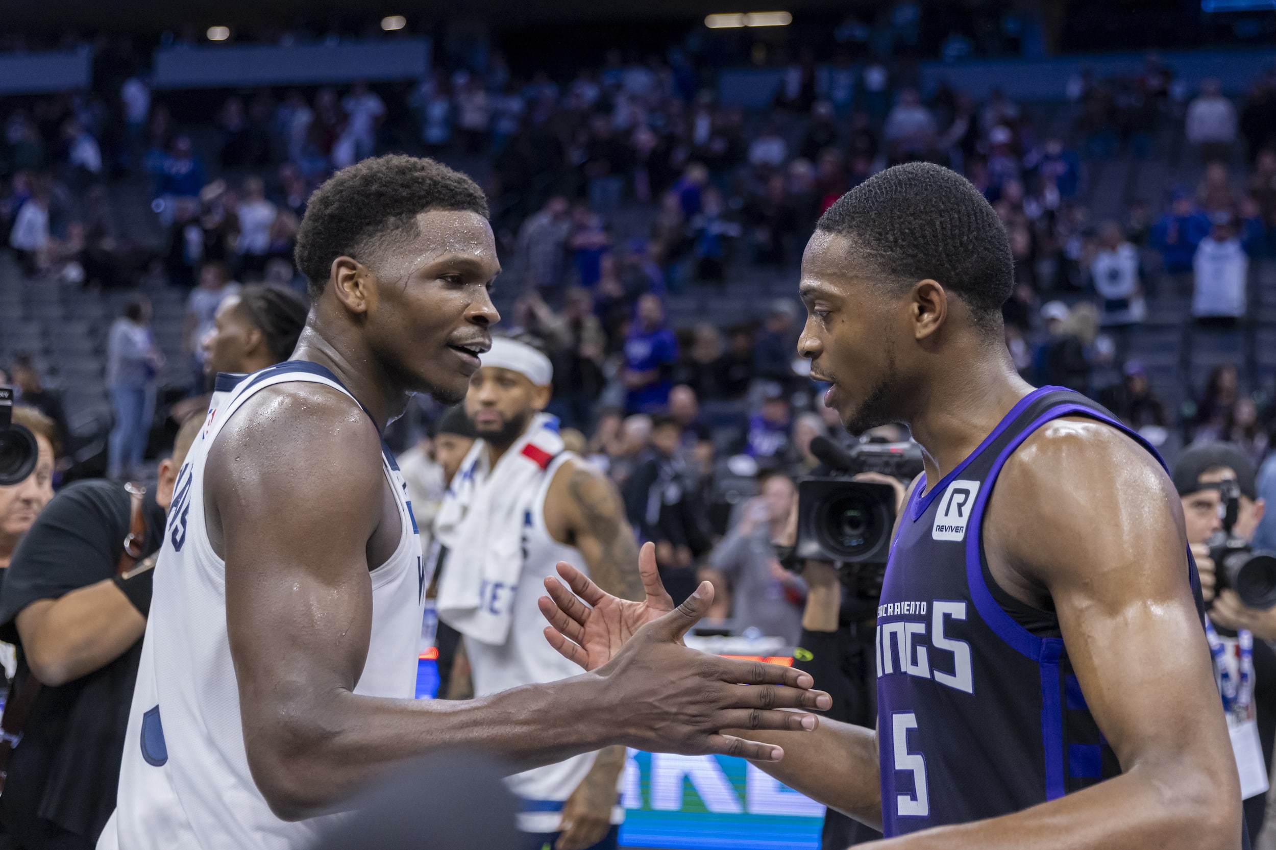 يتفوق Timberwolves على Kings في الوقت الإضافي على الرغم من 60 نقطة من De’Aaron Fox