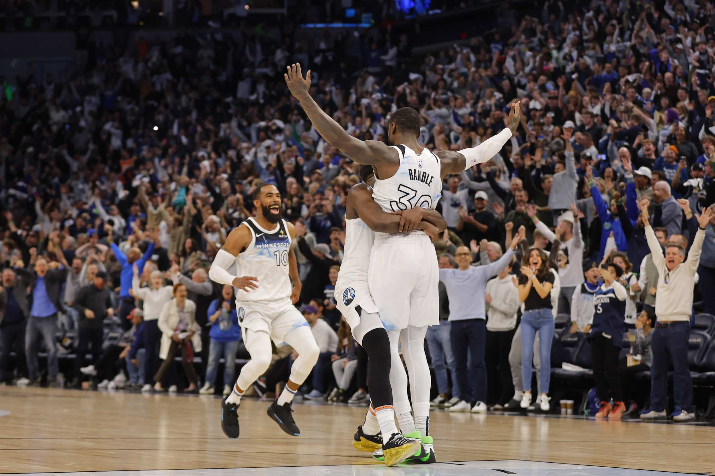 Julius Randle buzzer-beater Timberwolves NBA