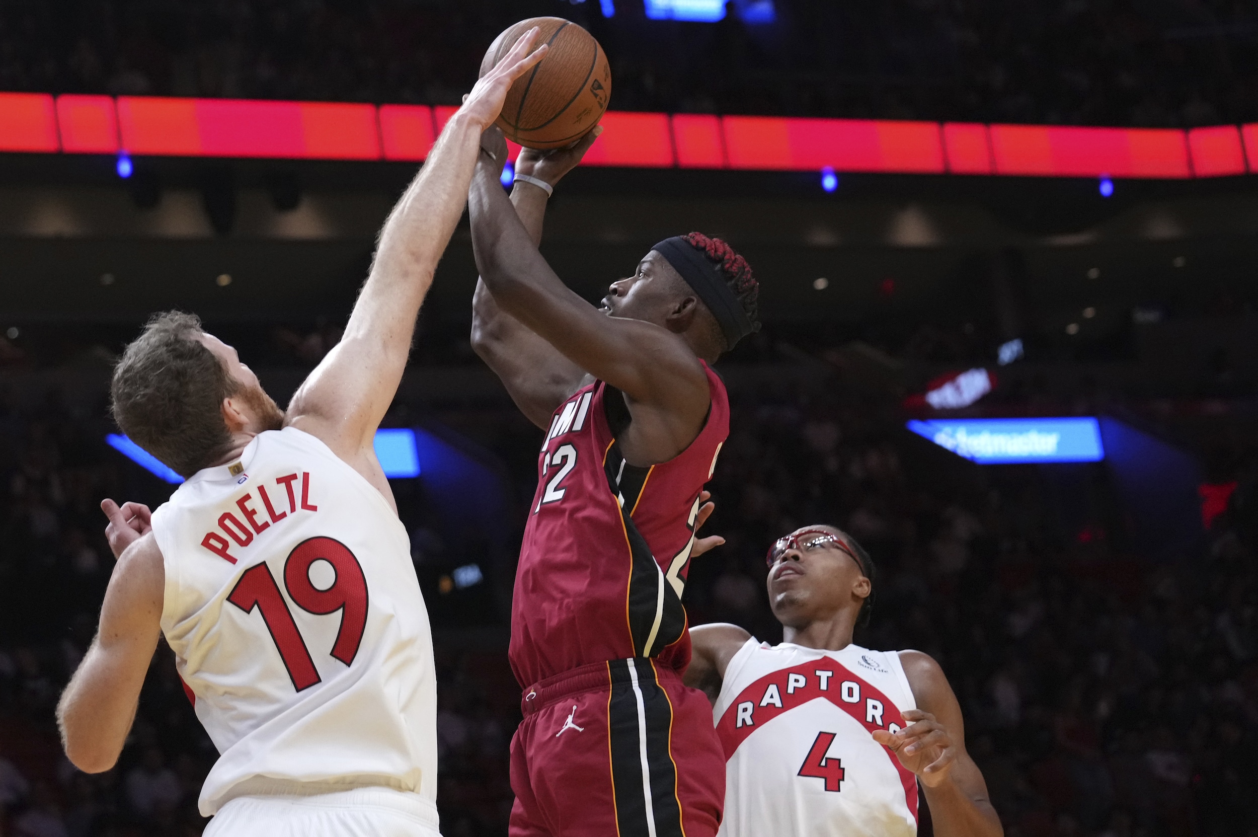 Jimmy Buter Miami Heat beat Toronto Raptors NBA