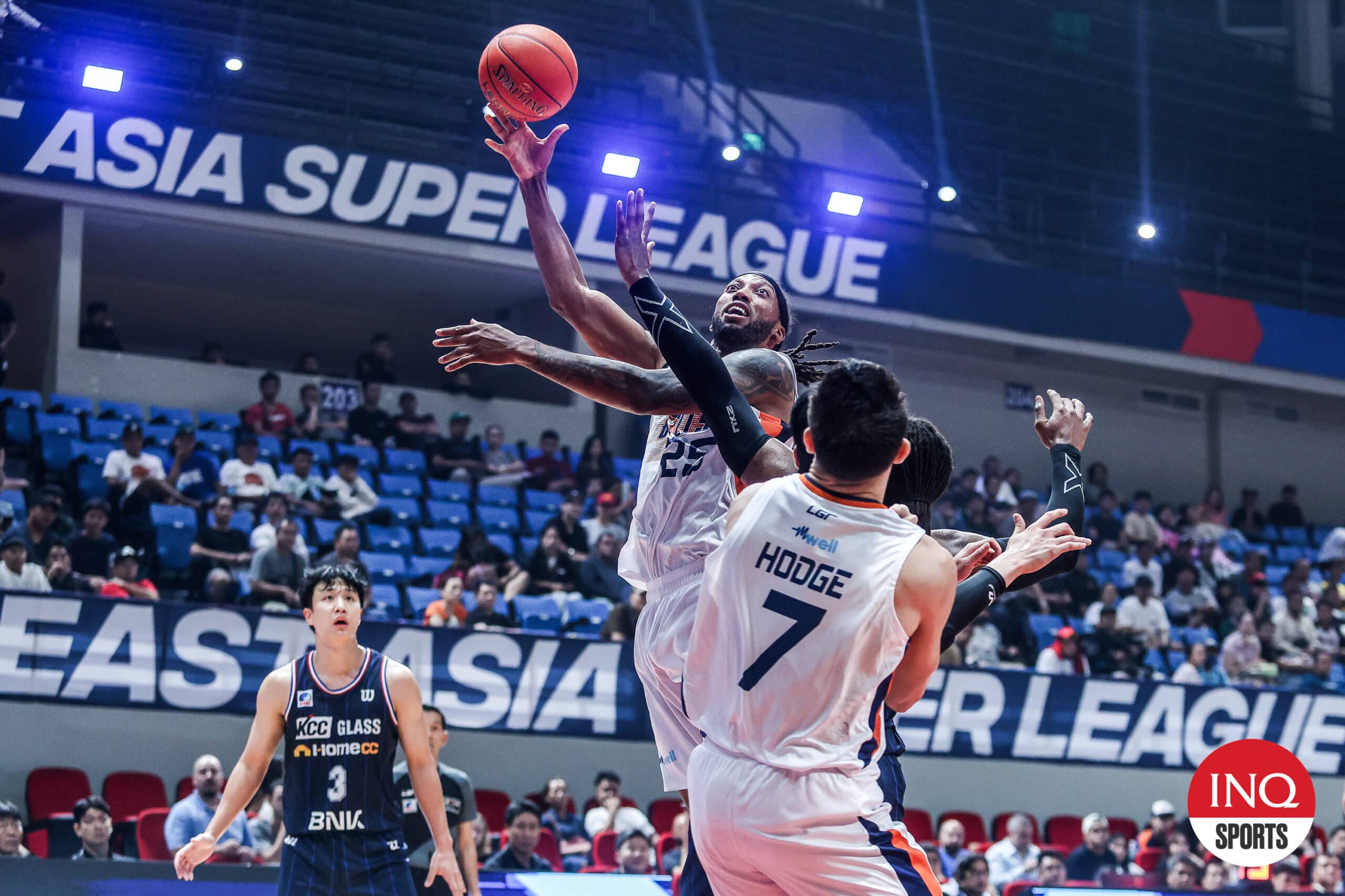 New Meralco Bolts import Akil Mitchell in action during an EASL game. –