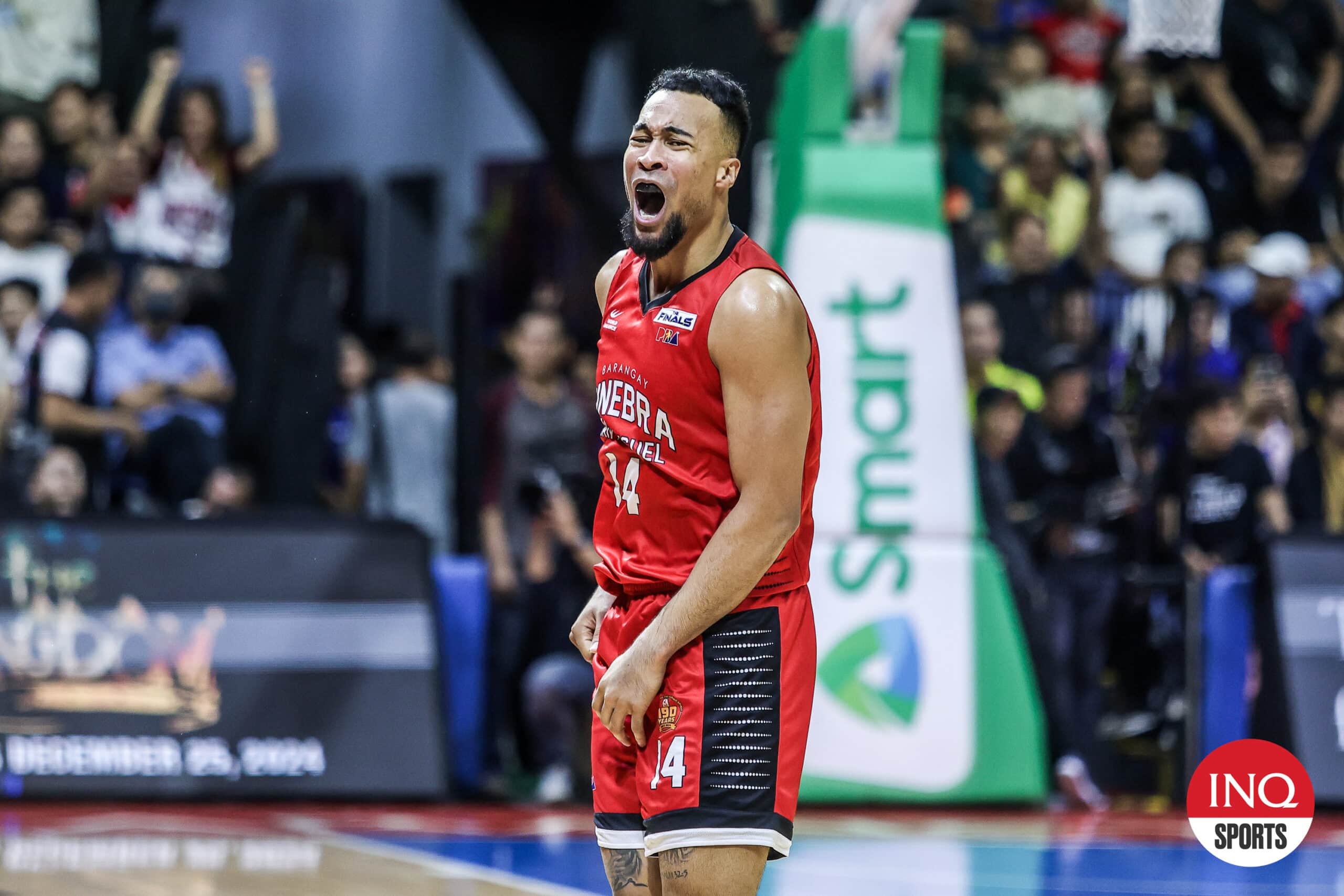 Stephen Holt do Barangay Ginebra Gin Kings durante o jogo final 4 da PBA Governors' Cup.