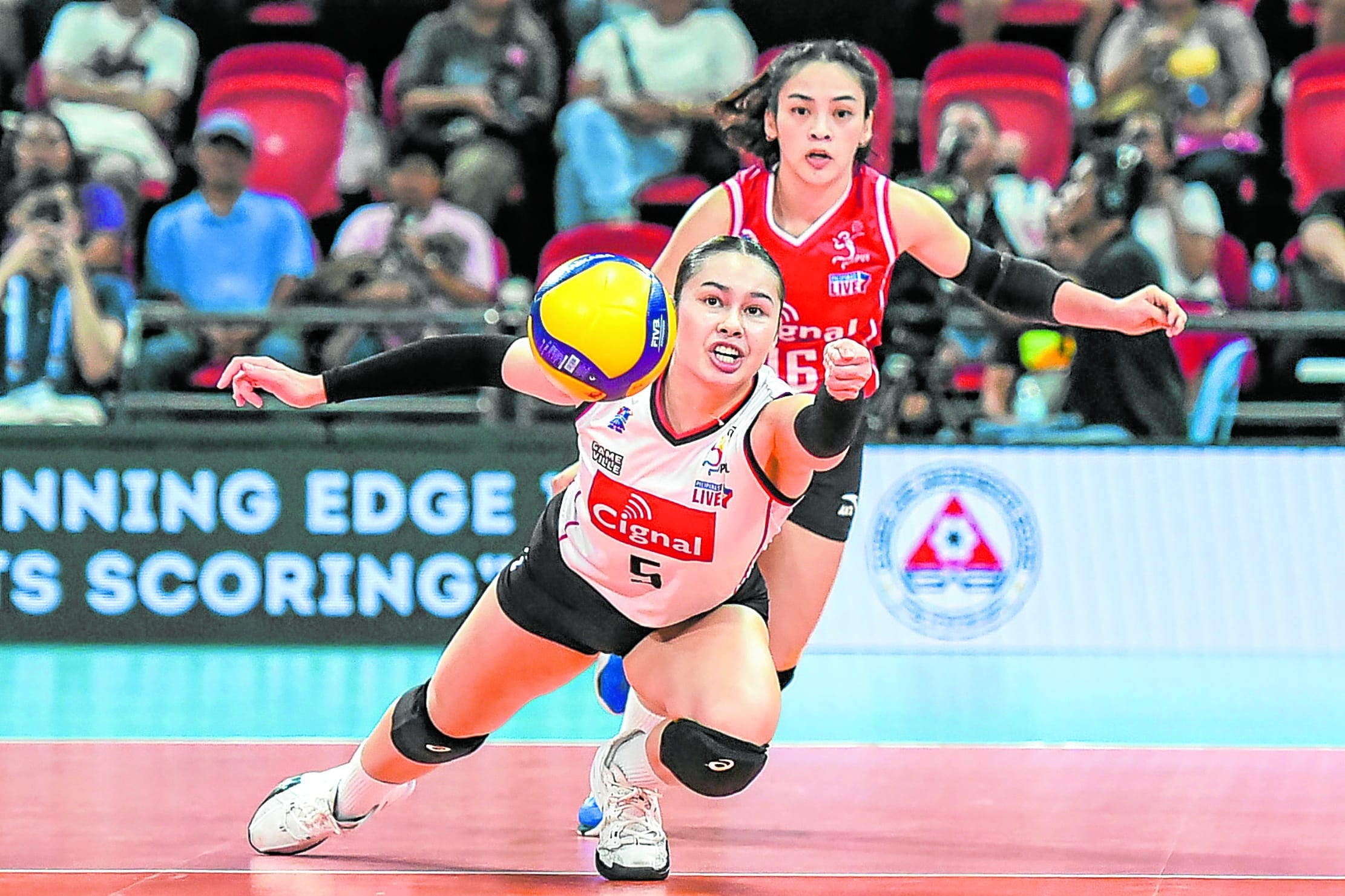 Vanie Gandler (No. 5) andDawn Macandili-Katindig will
be vital pieces for HD Spikers.
