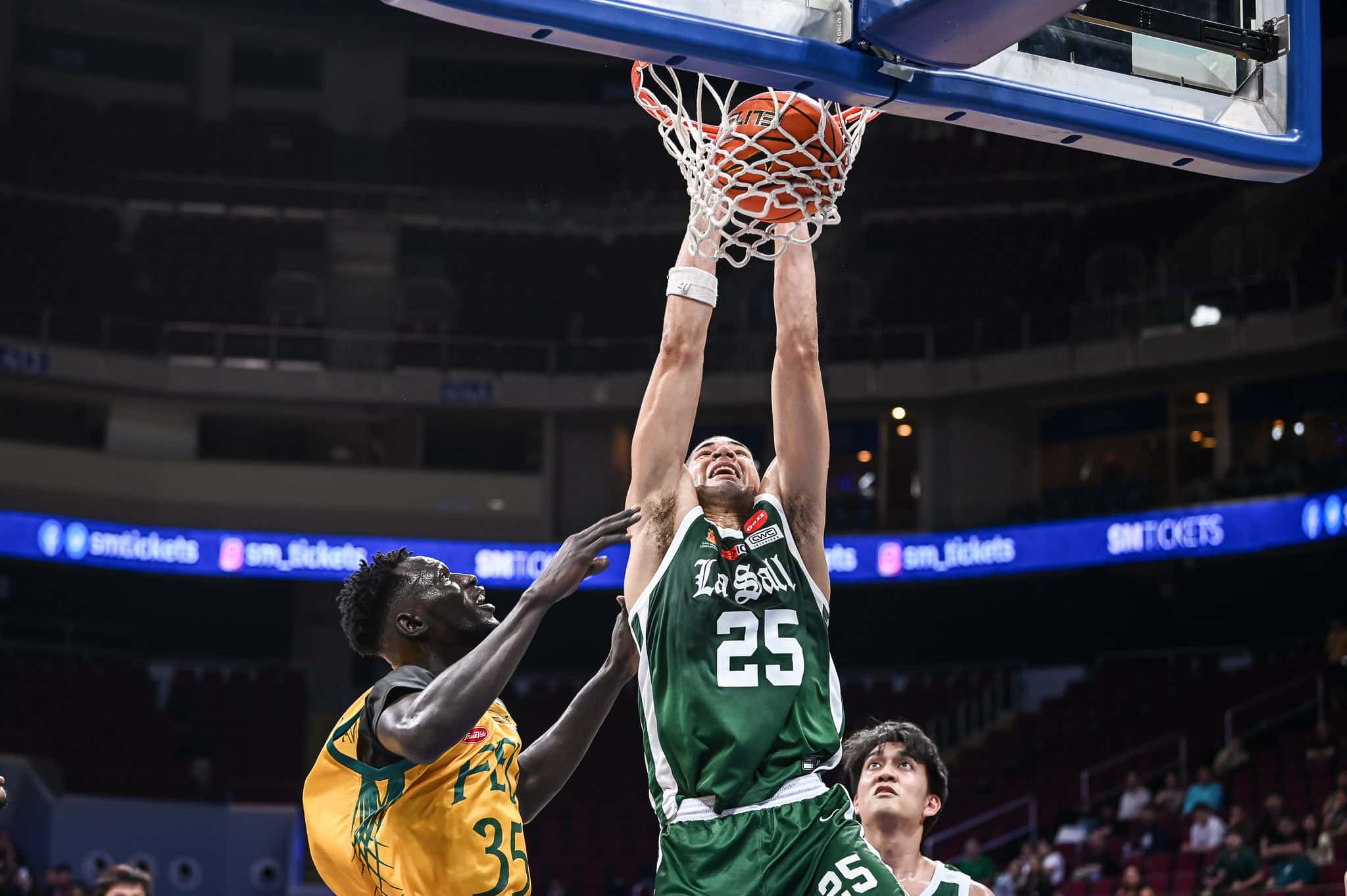 UAAP: نجا La Salle، ويوجه ضربة كبيرة لعرض Final Four الخاص بـ FEU