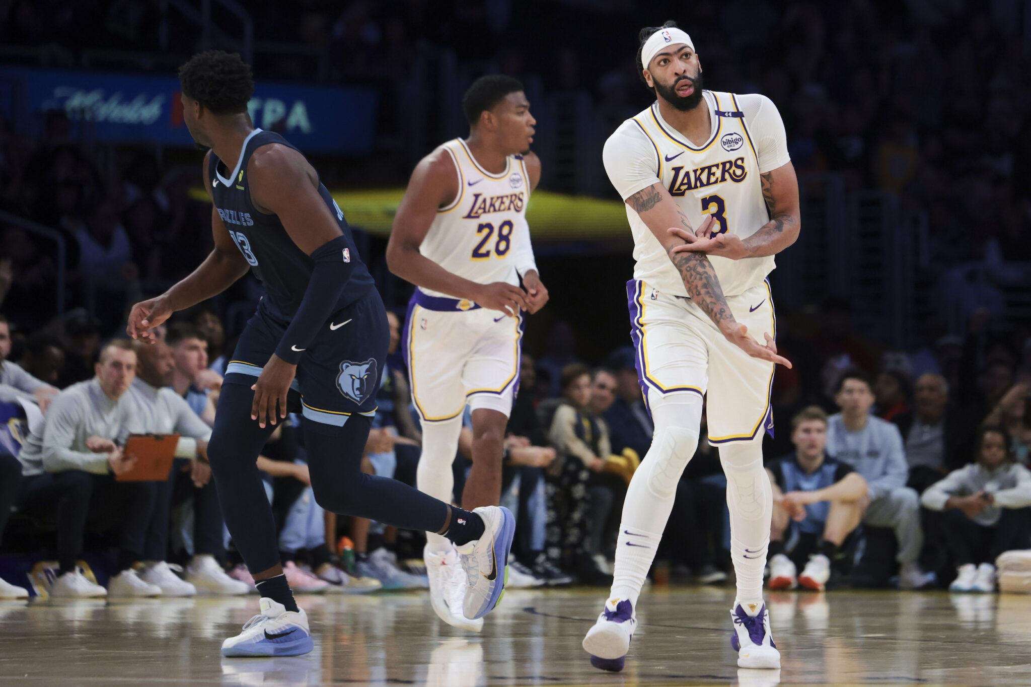 NBA: Anthony Davis Scores 40 As Lakers Down Grizzlies