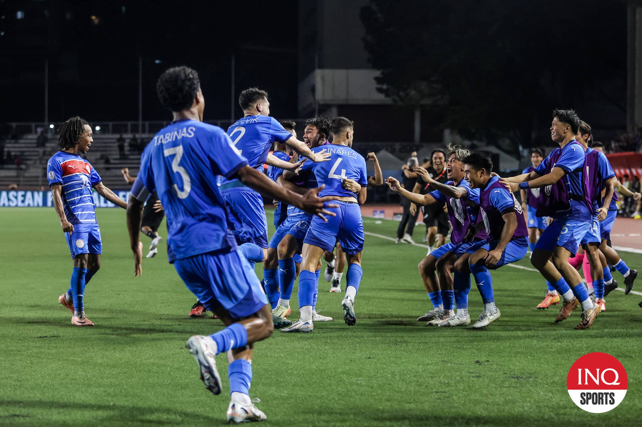 The Philippines celebrates after beating Thailand in the Asean Cup.–MARLO CUETO/INQUIRER.net