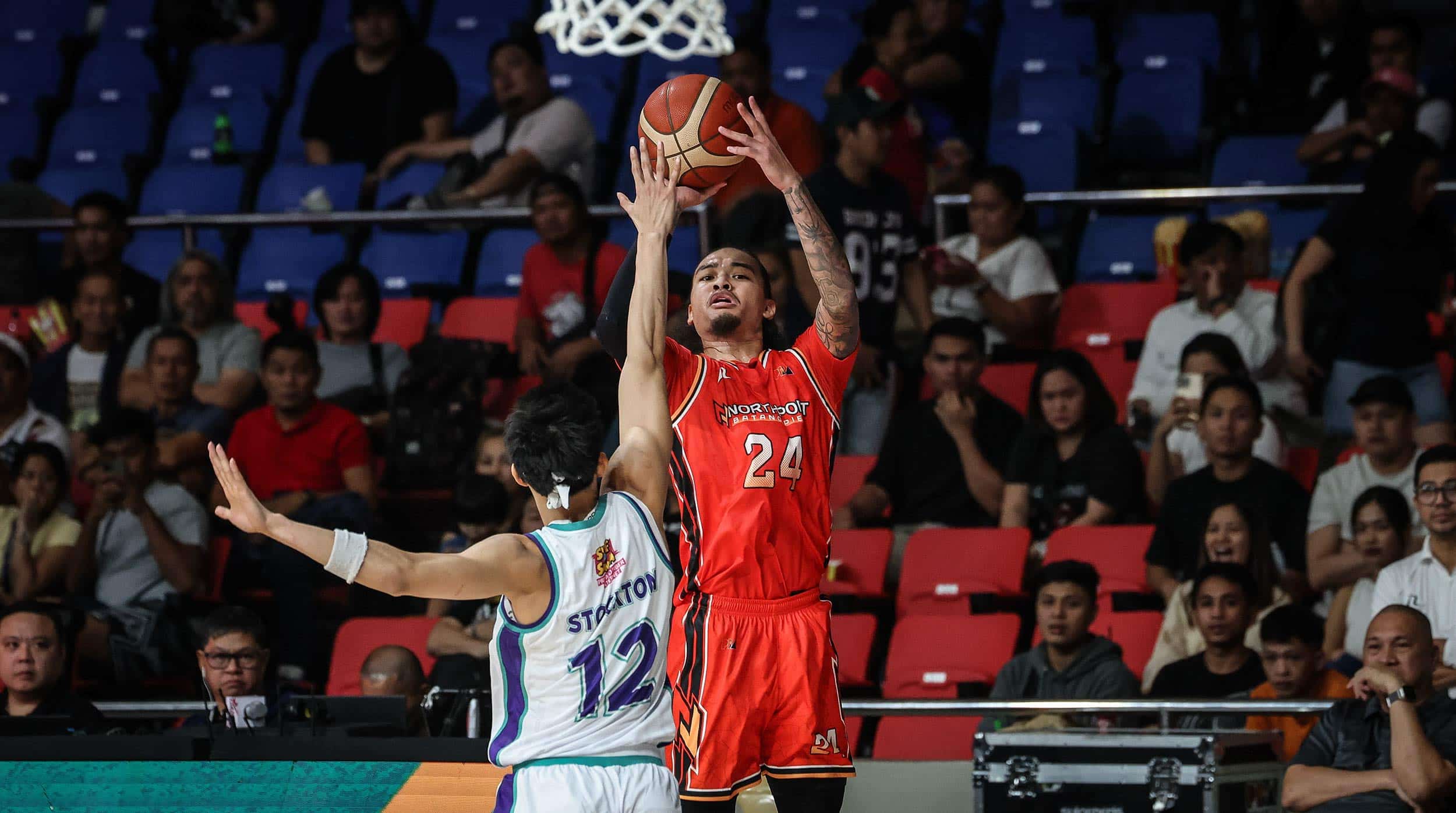 Joshua Munzon kembali menjadi bintang dalam kemenangan terakhir Dermaga Batang Northport di Piala Komisaris PBA.