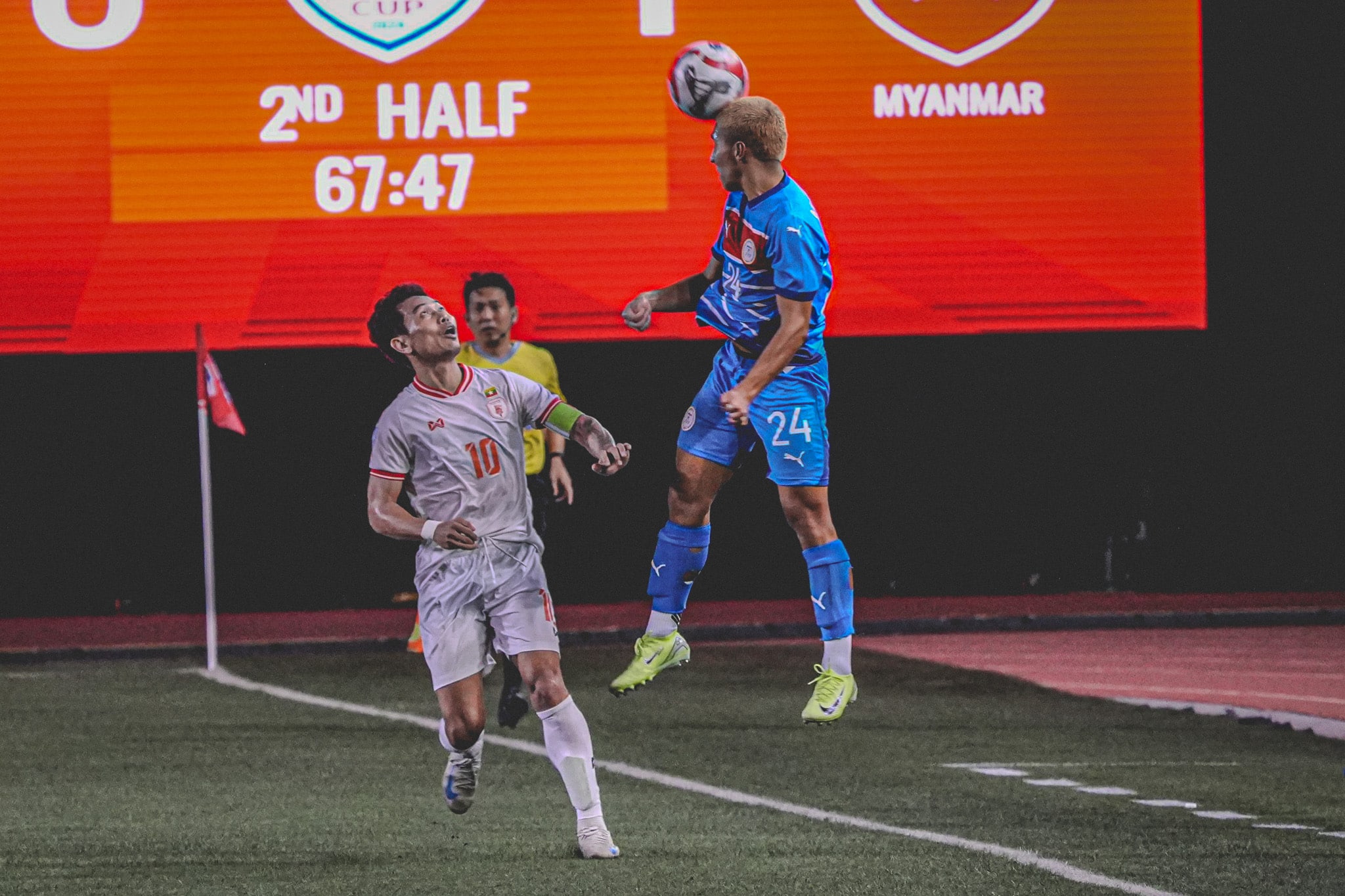 Javi Mariona (right) hasproduced excellent play for
the men’s nation al football
team. 