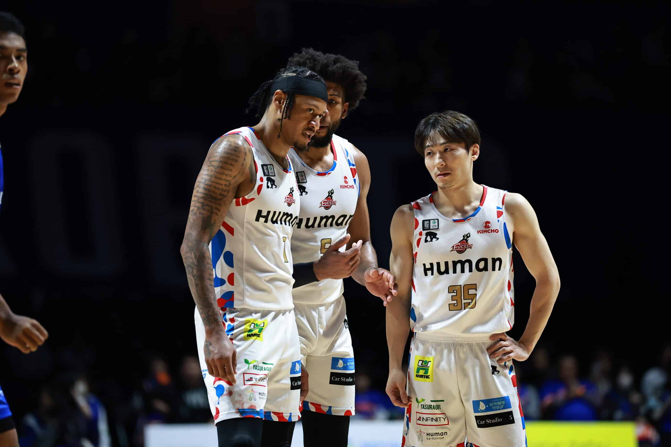 Ray Parks Jr. and Osaka Evessa during a Japan B.League game.