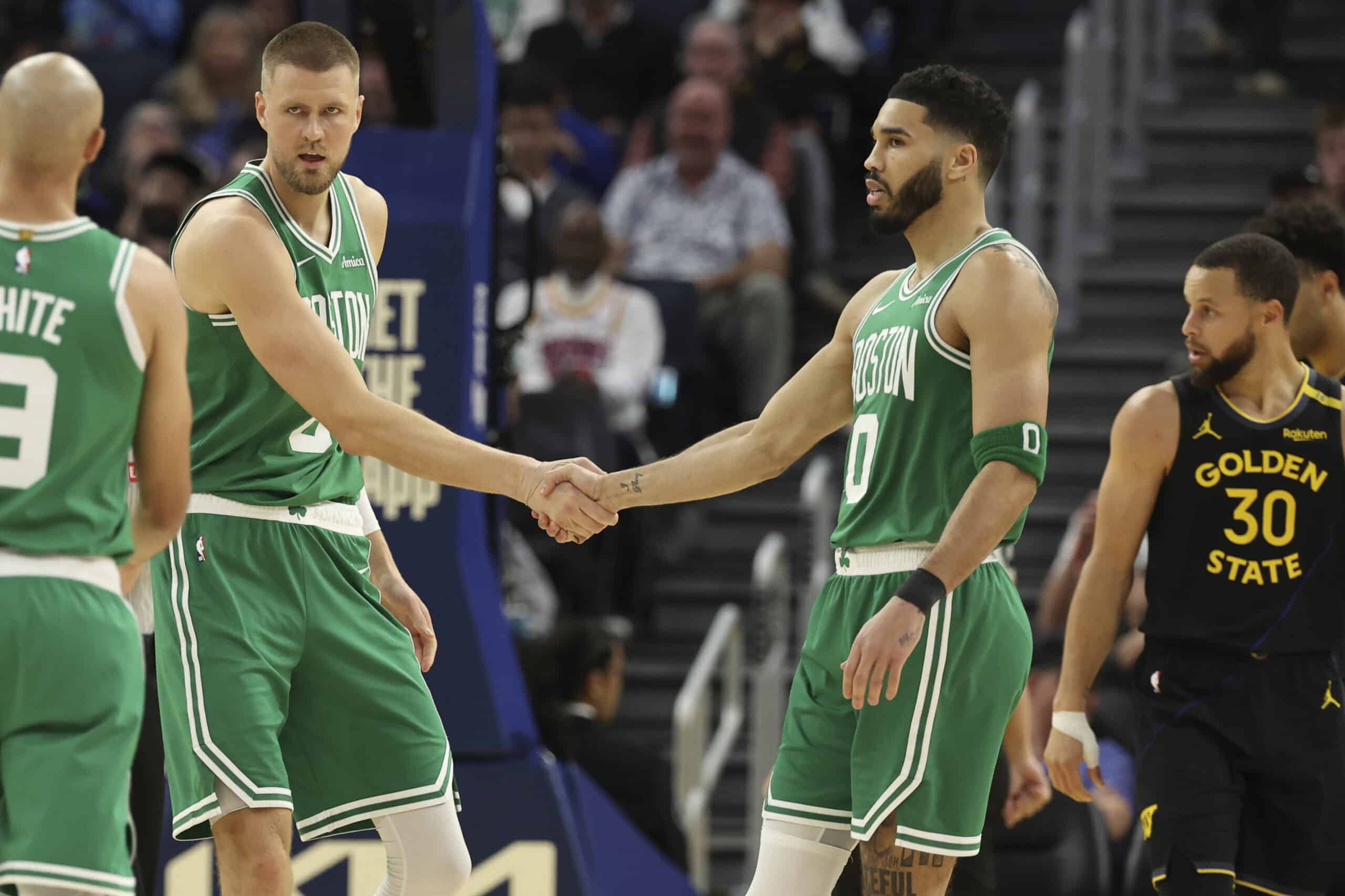 Celtics vs.Pejuang NBA Kristaps Porzingis Jayson Tatum Stephen Curry