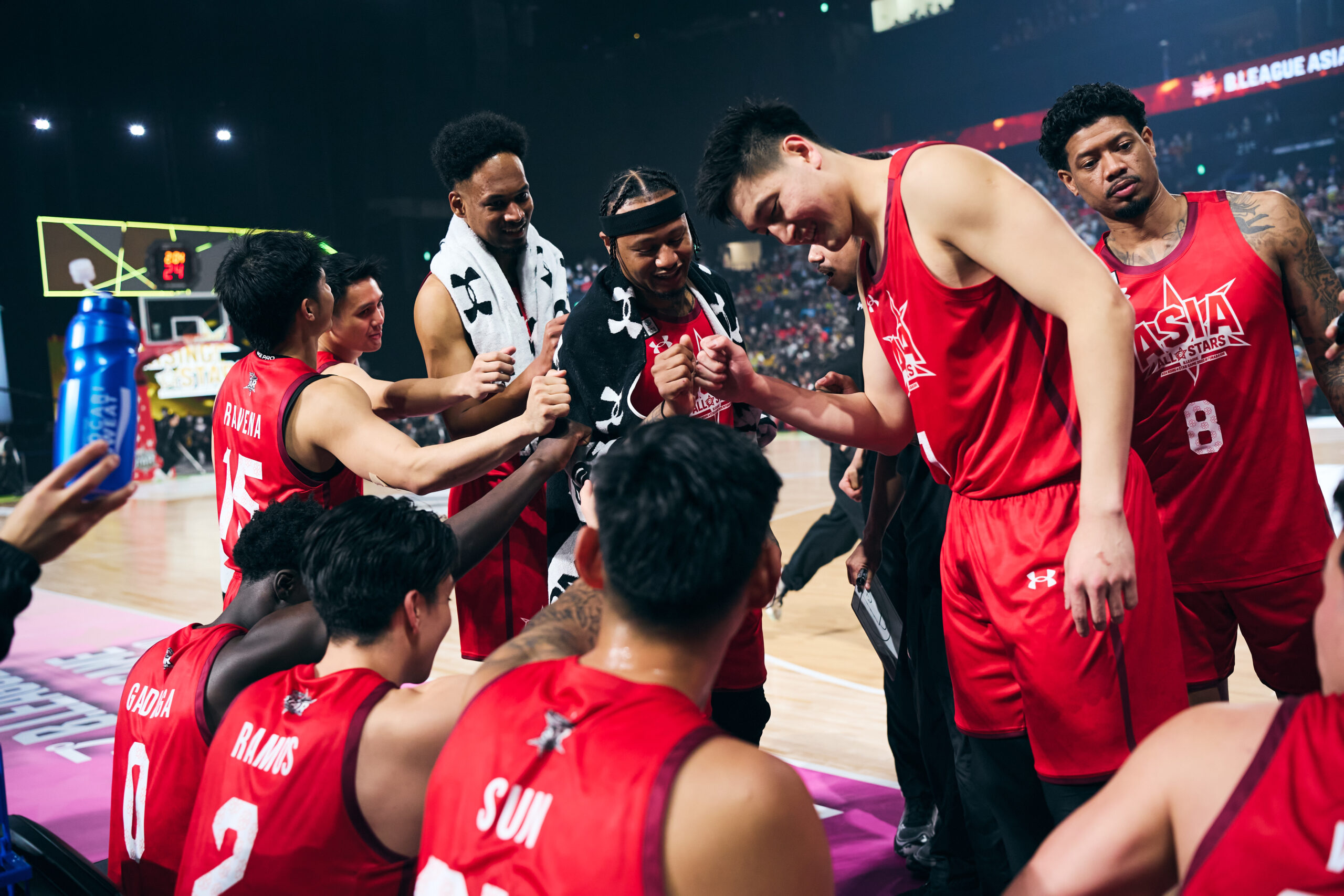 Impor B.League termasuk bintang Filipina Ray Parks, Kiefer Ravena dan Dwight Ramos selama B.League All-Star Game.