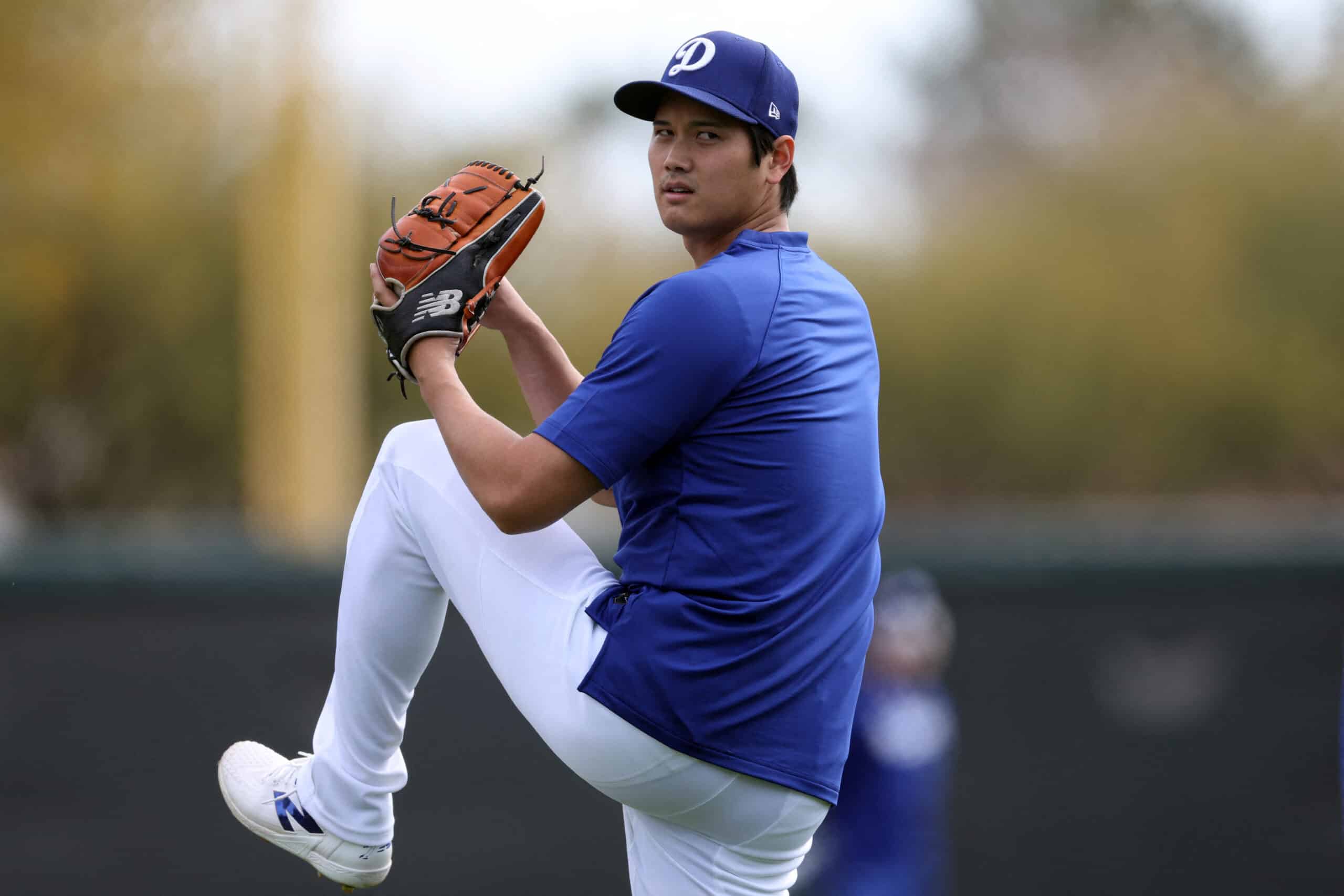 Shohei Ohtani começa com o vídeo de arremesso enquanto os Dodgers começam a trabalhar