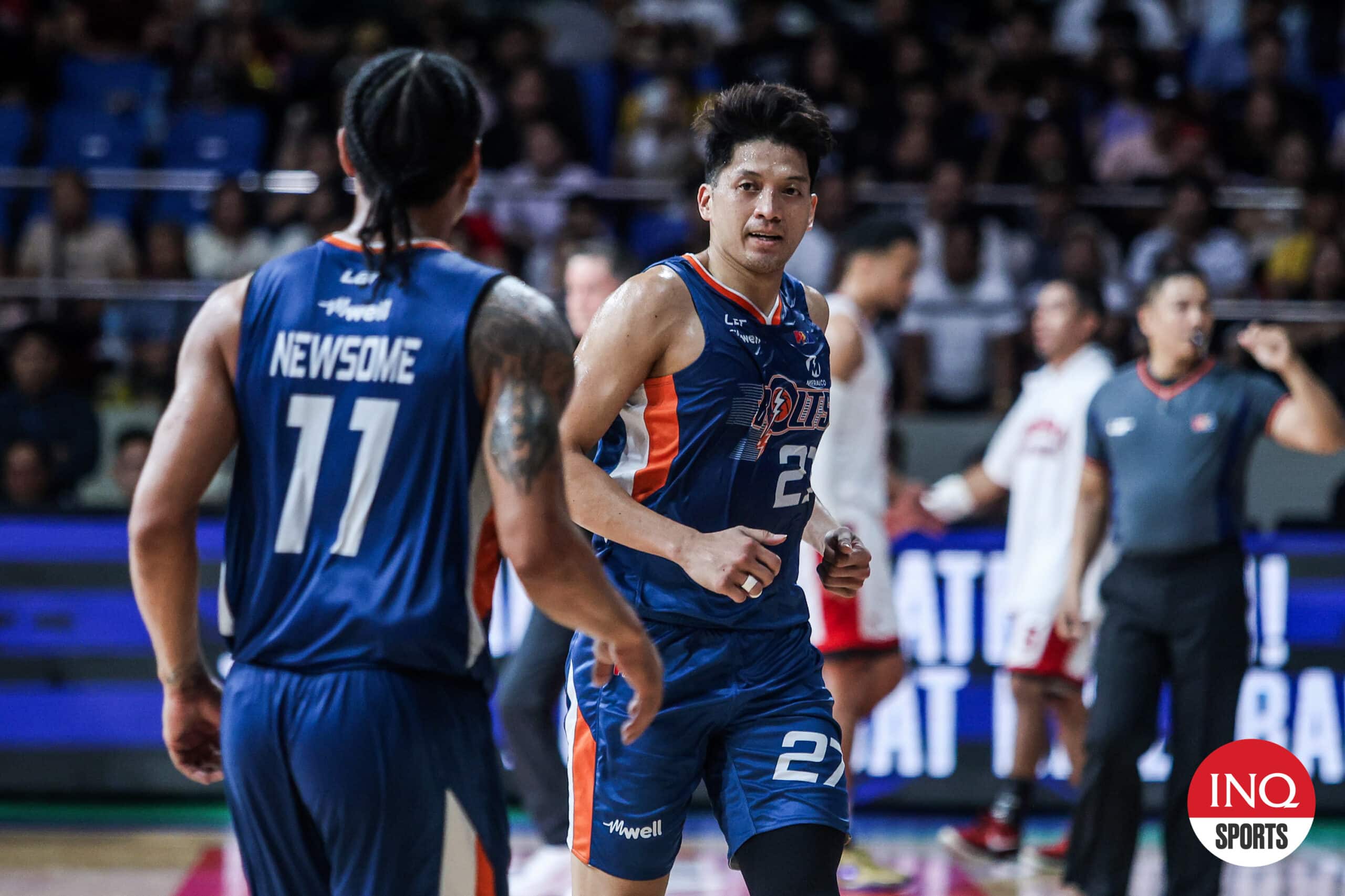 Jansen Rios, da Meralco Bolts, durante o segundo jogo da Copa do Comissário do PBA contra o Barangay Ginebra Gin Kings