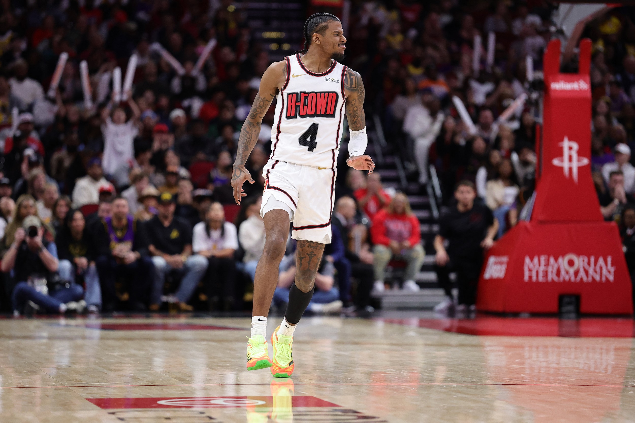 NBA: Rockets take hot streak into clash with Lakers