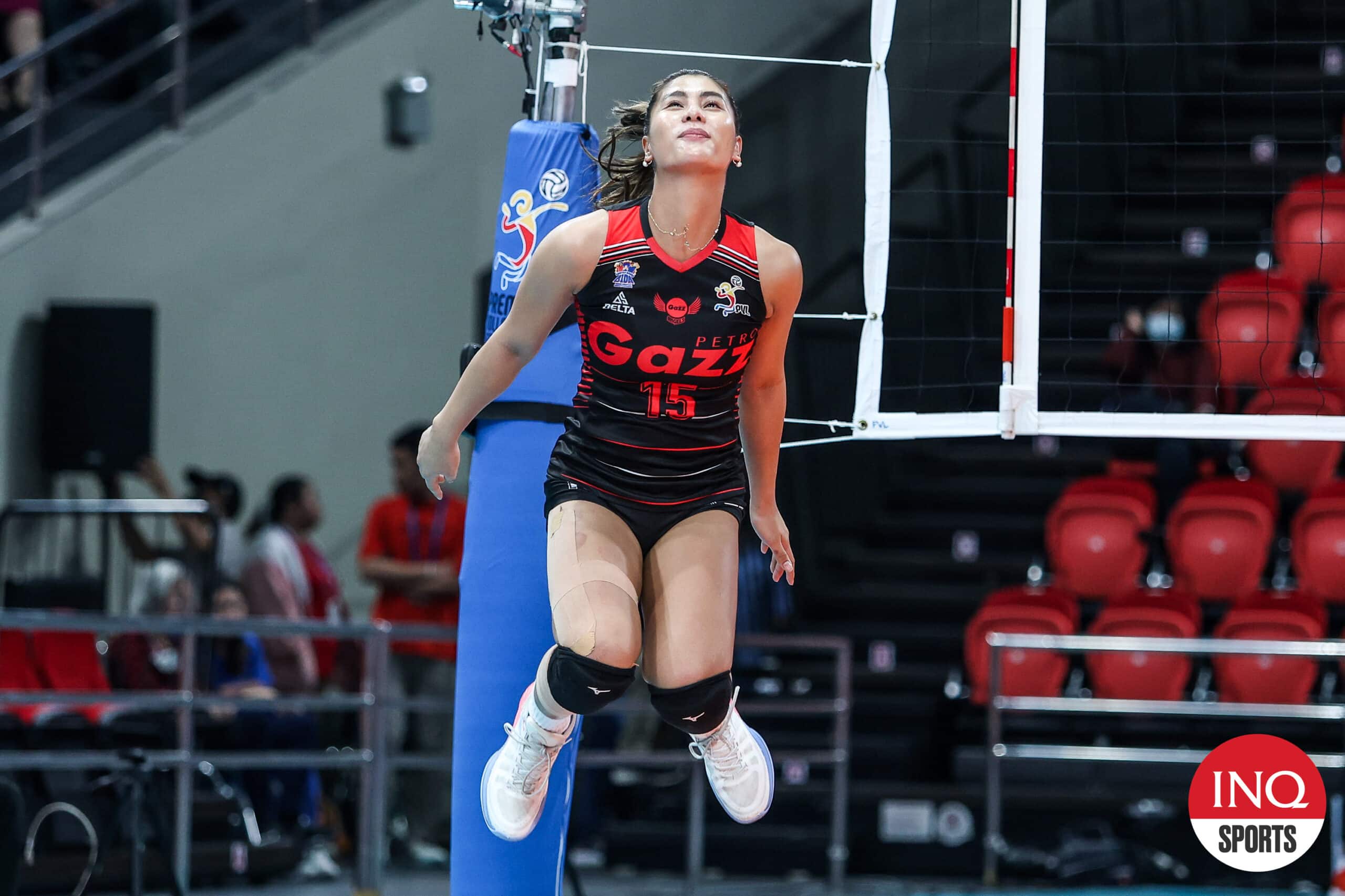 Myla Pablo de Petro Gazz Angels durante el juego de ronda de clasificación de la Conferencia All-Filipino de PVL contra Capital1 Solar Spikers.