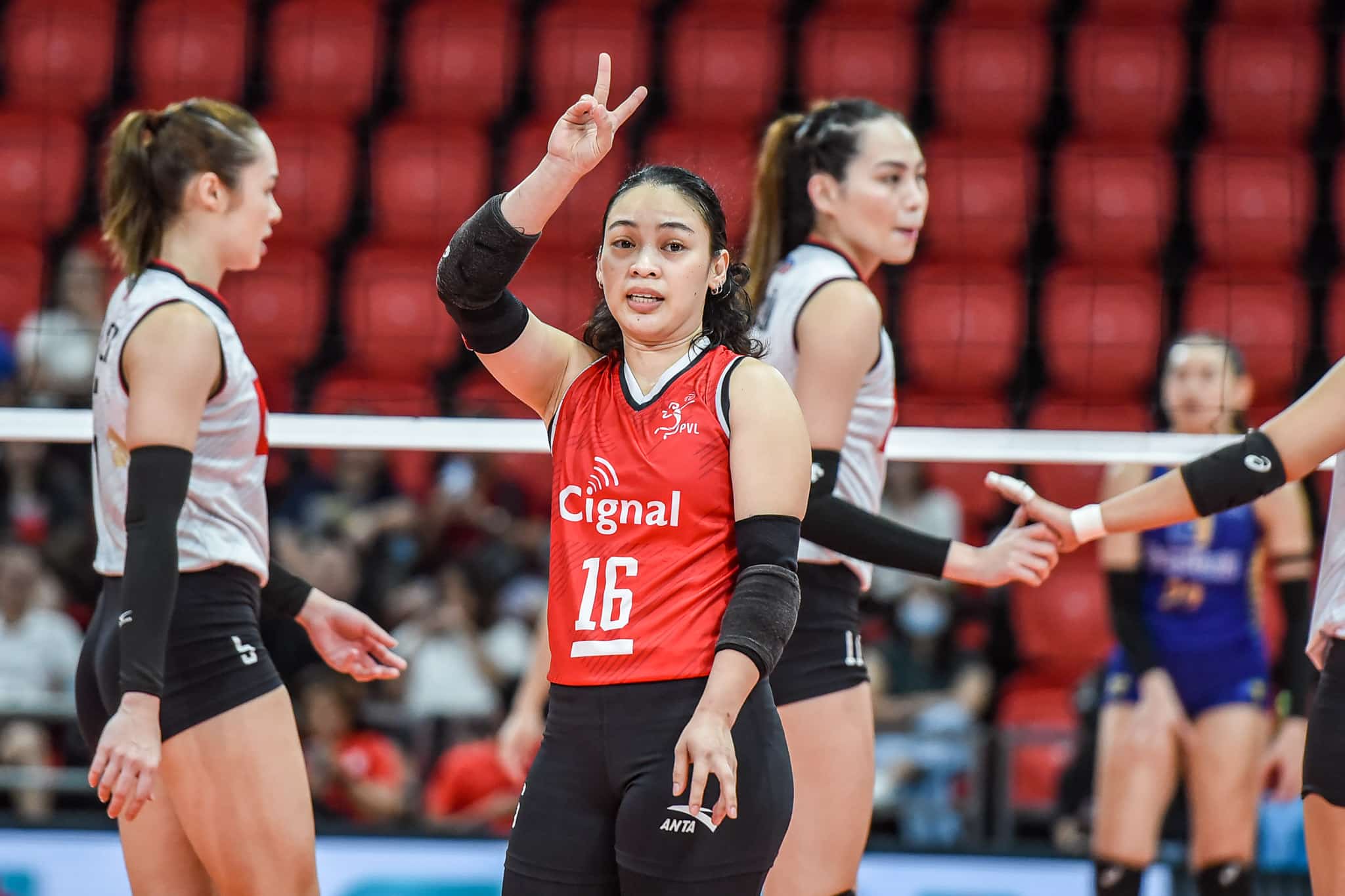 Cignal HD Spiters 'Dawn Macanili di turnamen play-in Konferensi All-Filipina.