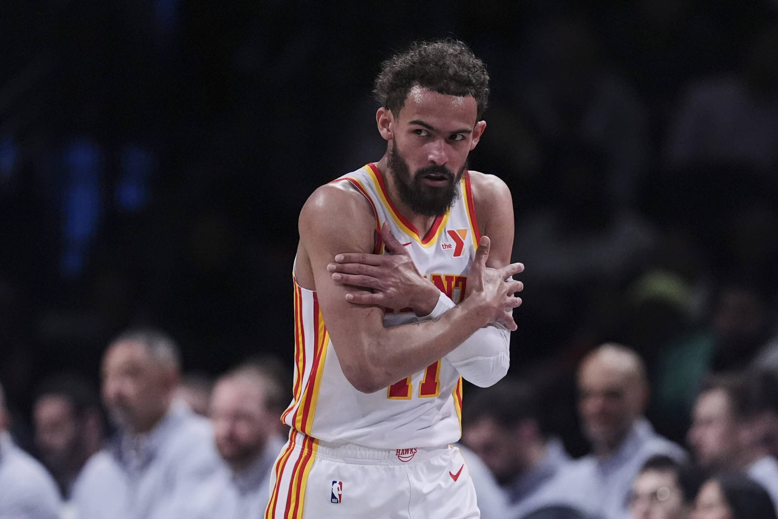 Gerakan Atlanta Hawks 'Trae Young (11) setelah melakukan tembakan tiga poin selama paruh kedua pertandingan basket NBA melawan Brooklyn Nets Kamis, 10 April 2025, di New York.