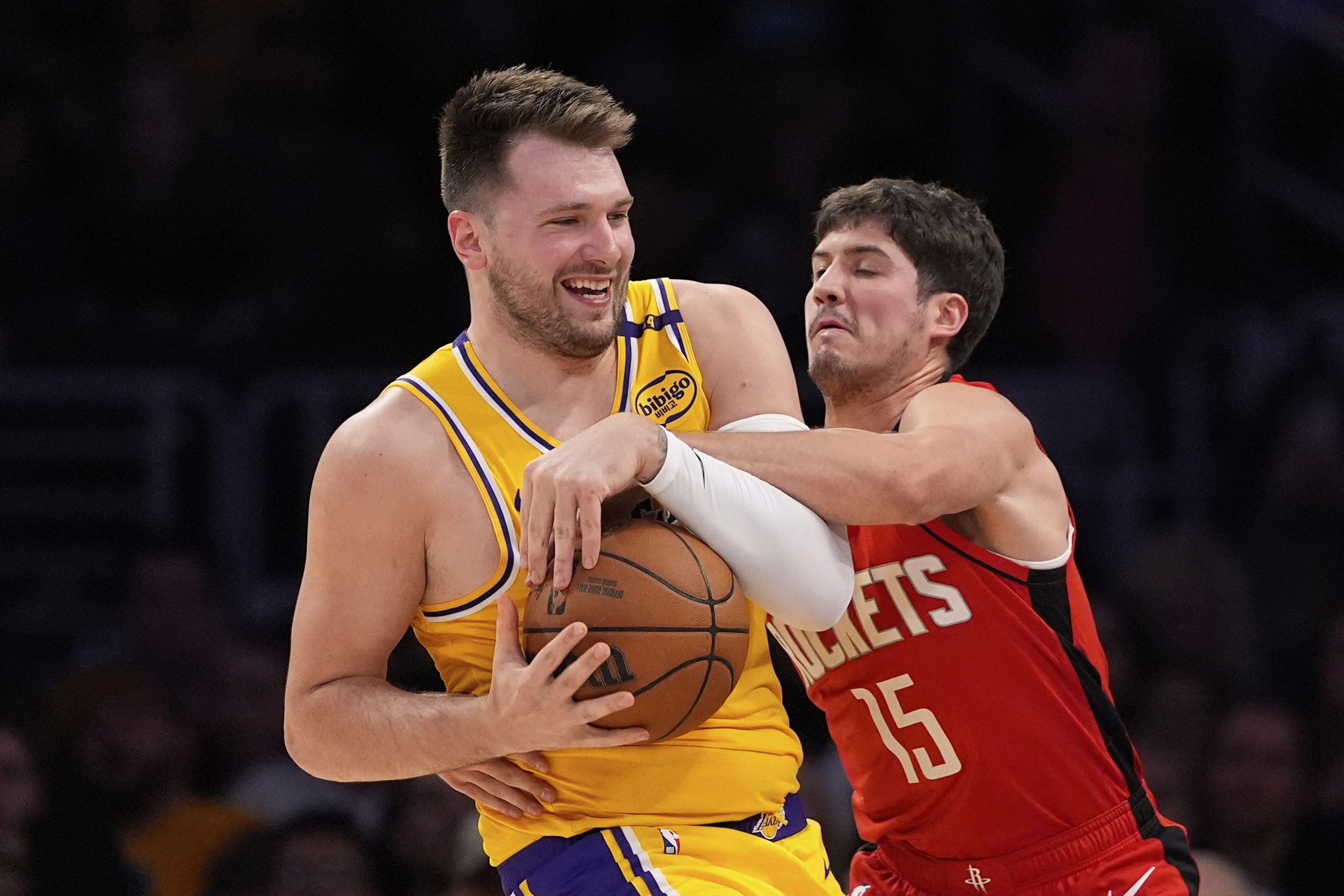 NBA: Luka Doncic scores 39, Lakers clinch 3rd seed Trending Global News