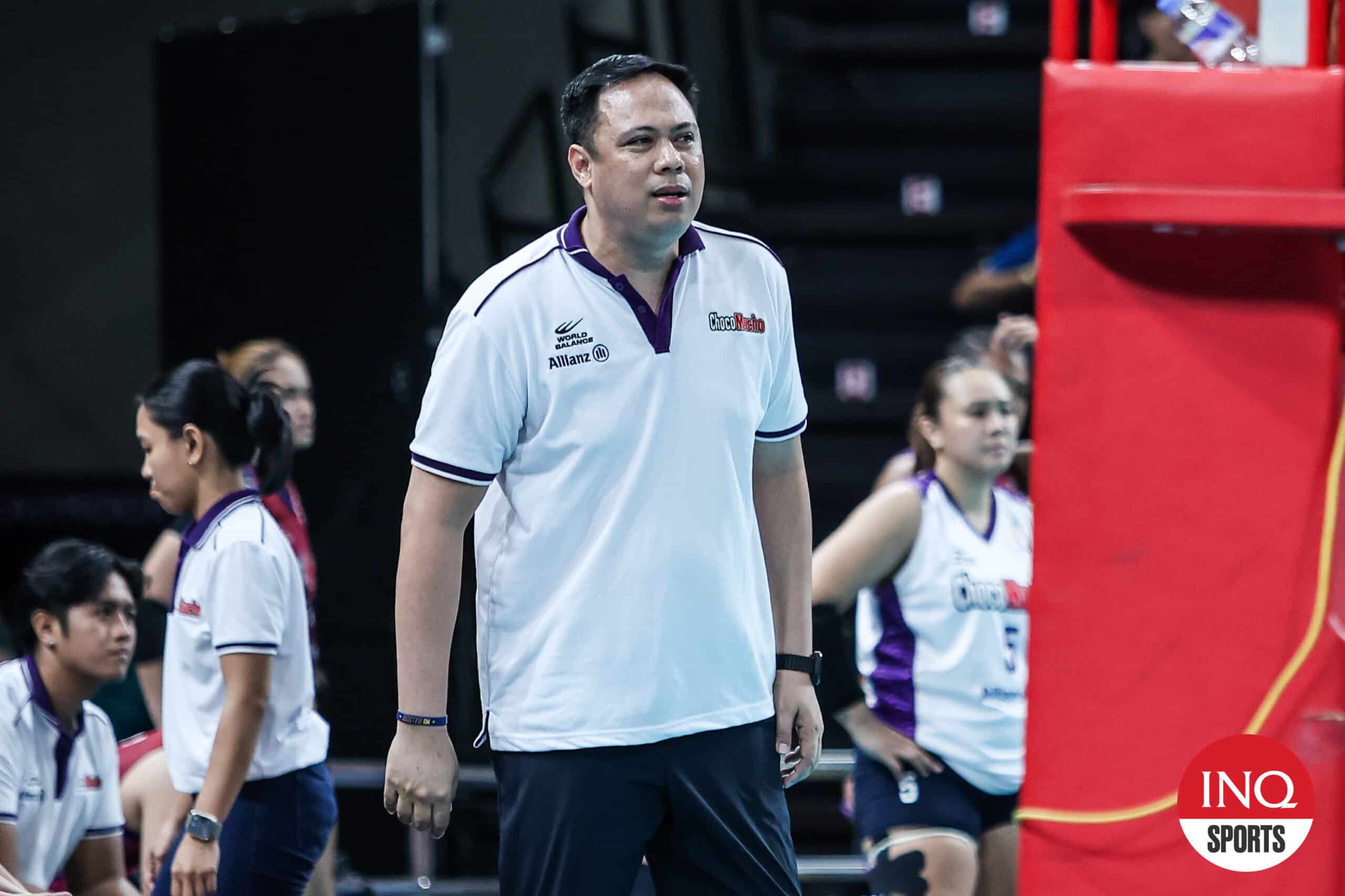 Choco Mucho coach Dante Alinsunurin. –