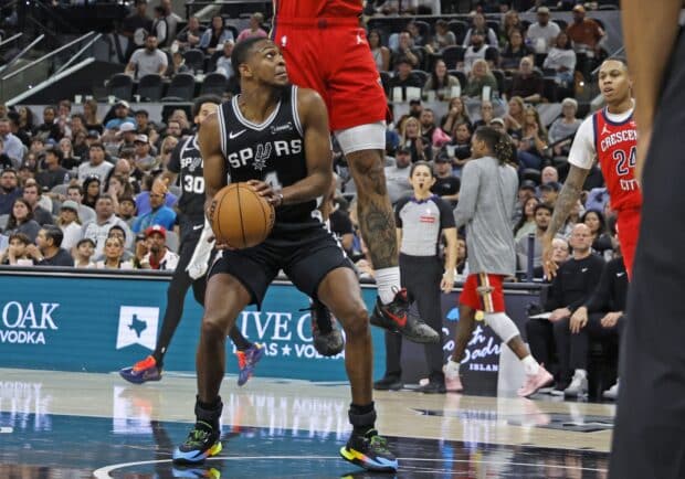 NBA: Spurs top Pelicans in De’Aaron Fox's season debut