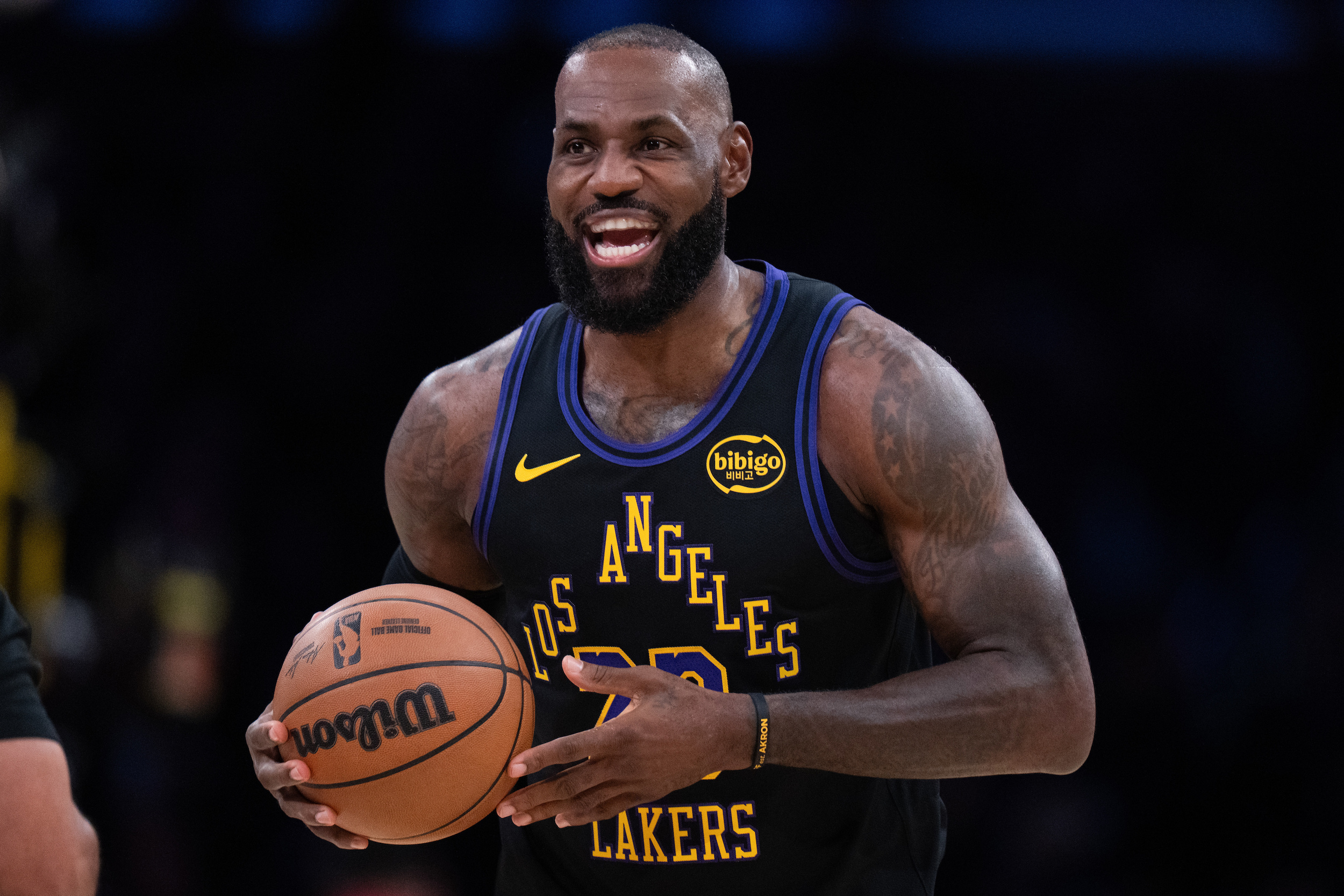 lebron james muscle lakers