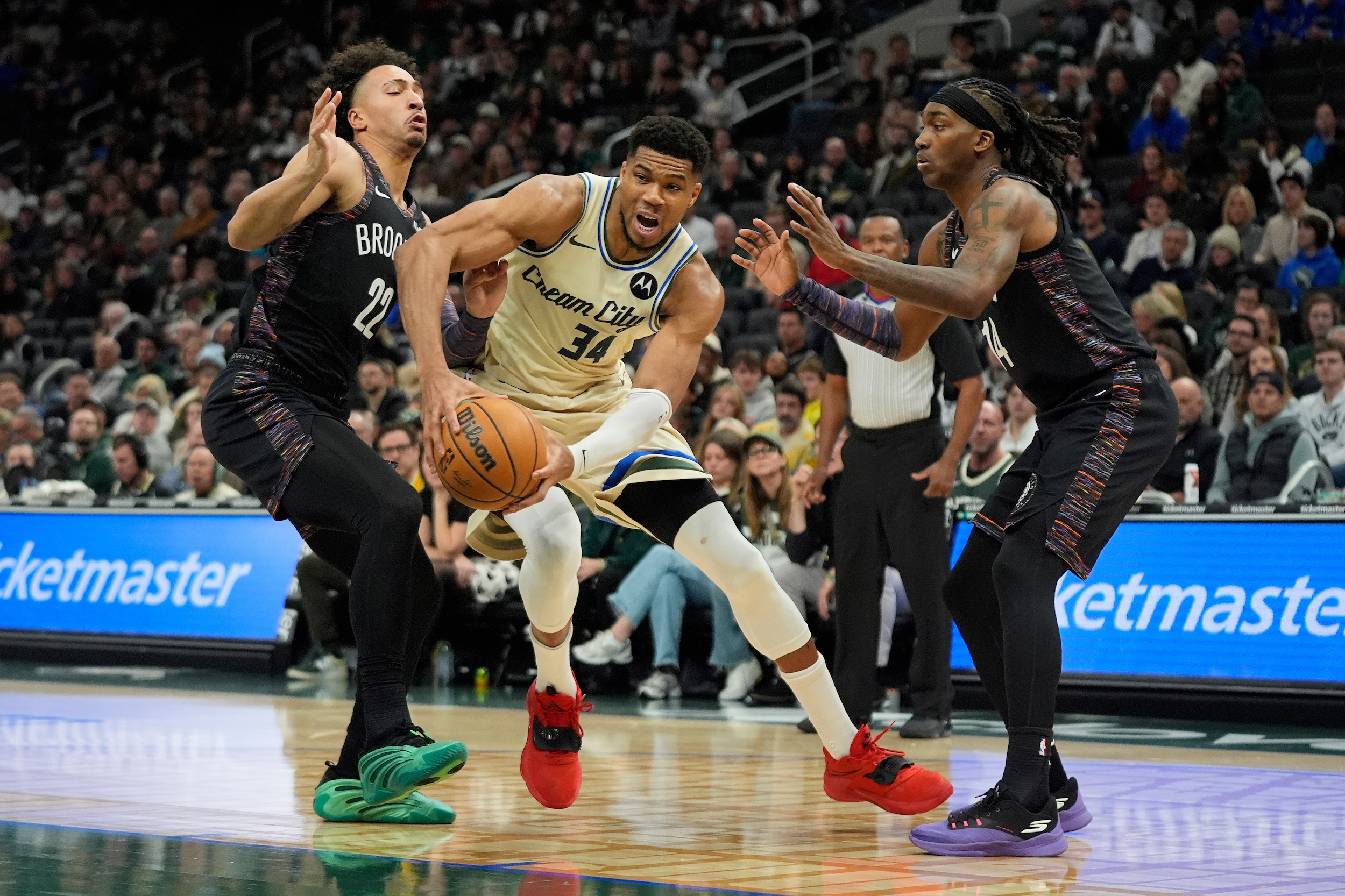 NBA: Giannis Antetokounmpo surpasses 21K career points, Bucks win