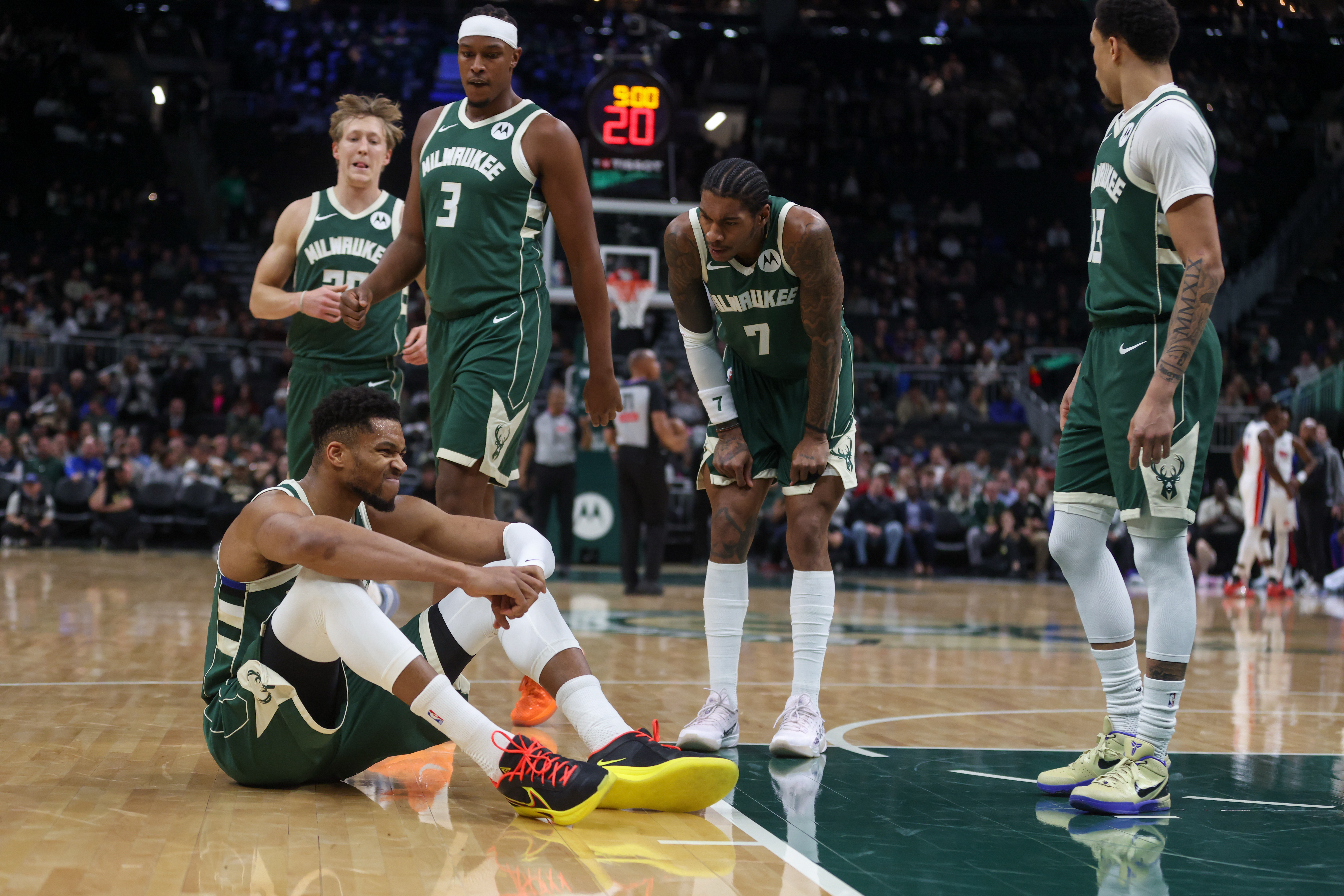 NBA: Bucks победили Pistons несмотря на травму Antetokounmpo