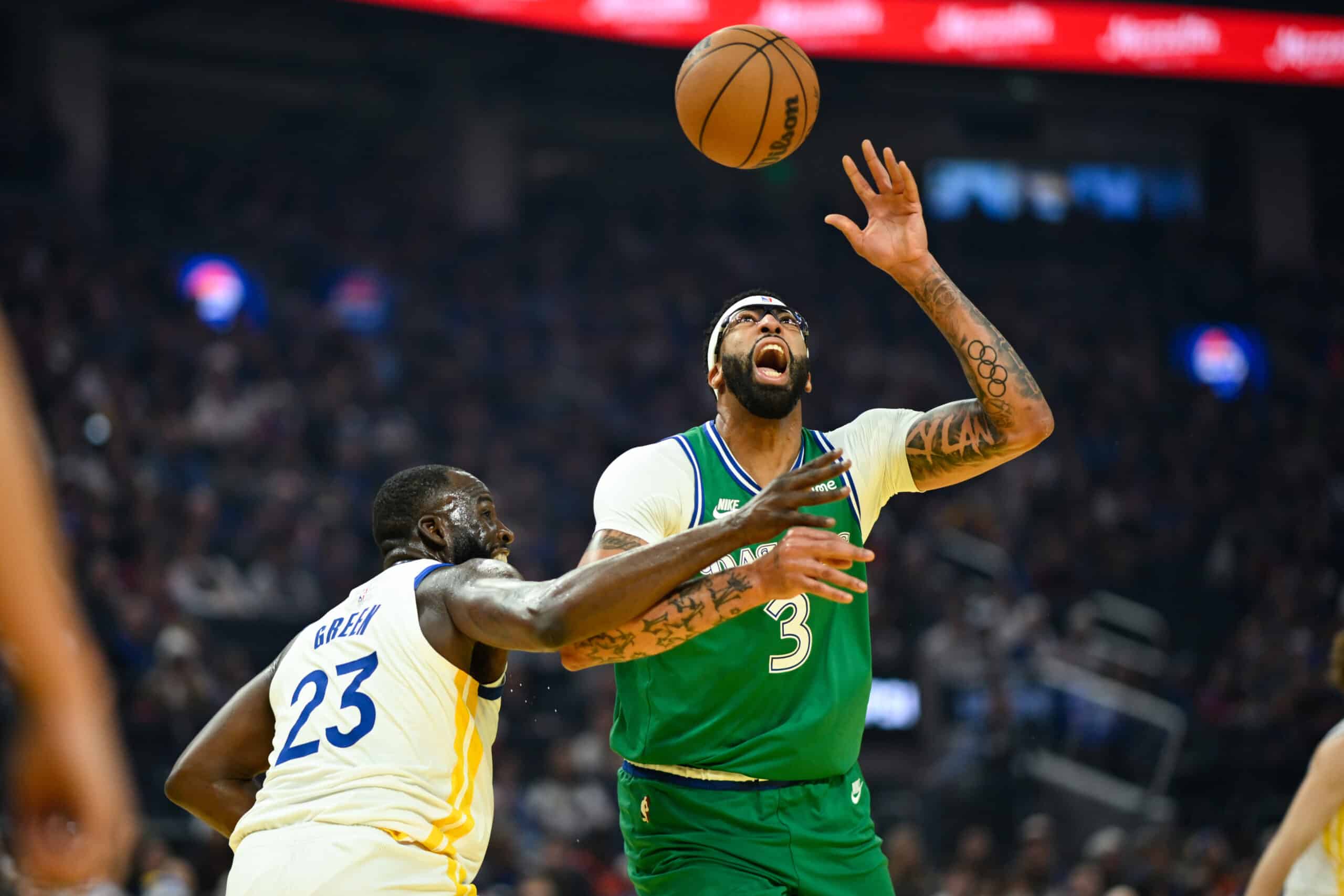 NBA: Anthony Davis leaves Mavericks game with groin injury