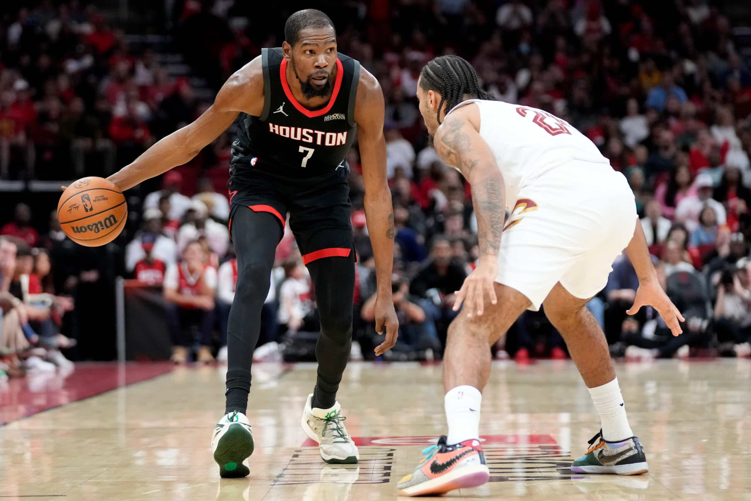 NBA: Kevin Durant scores 30 as Rockets rout Cavaliers