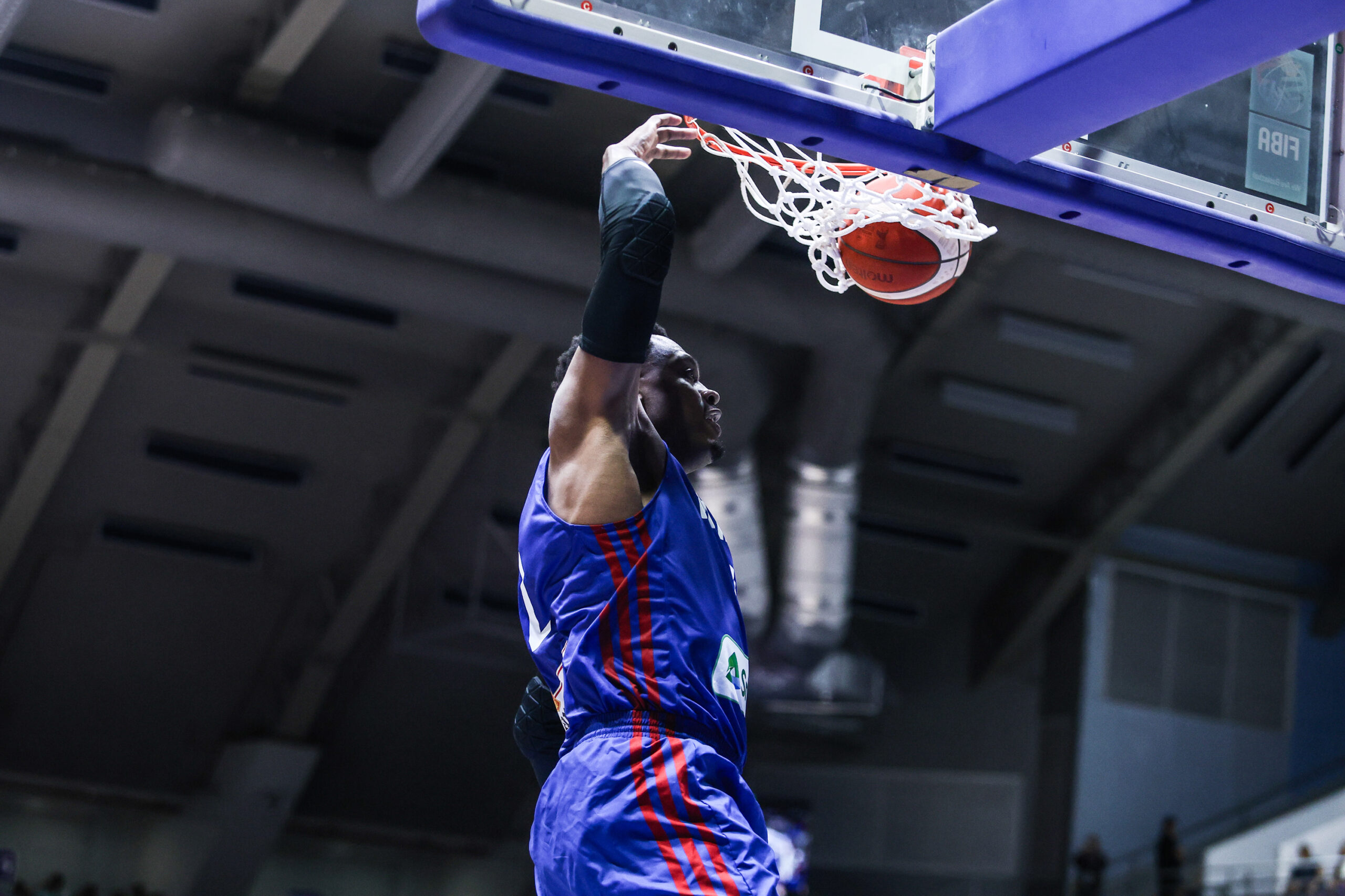 Justin Brownlee helps Gilas Pilipinas hold off Guam for 2-0 start