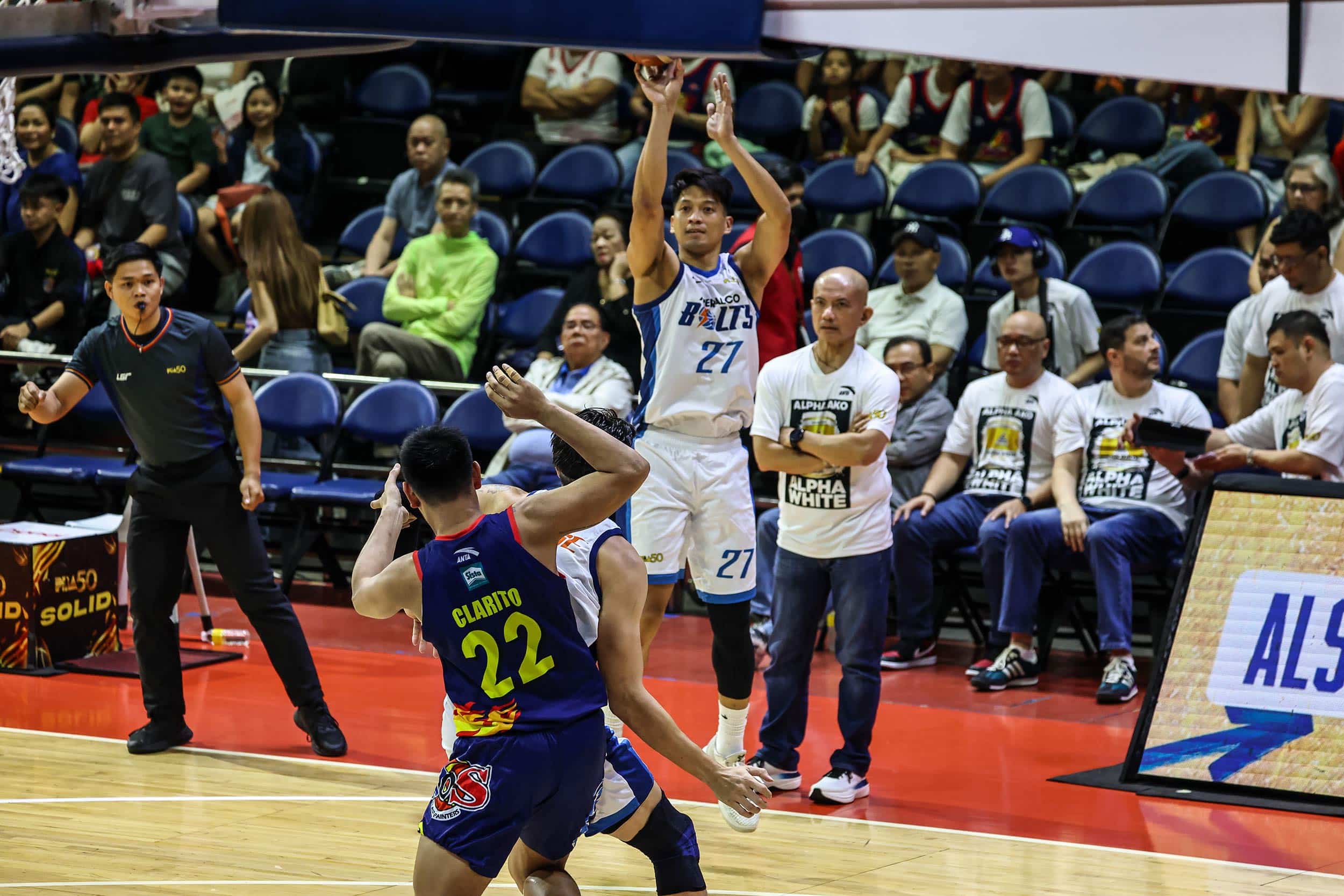 Bolts use team effort to rout Painters, forge decider