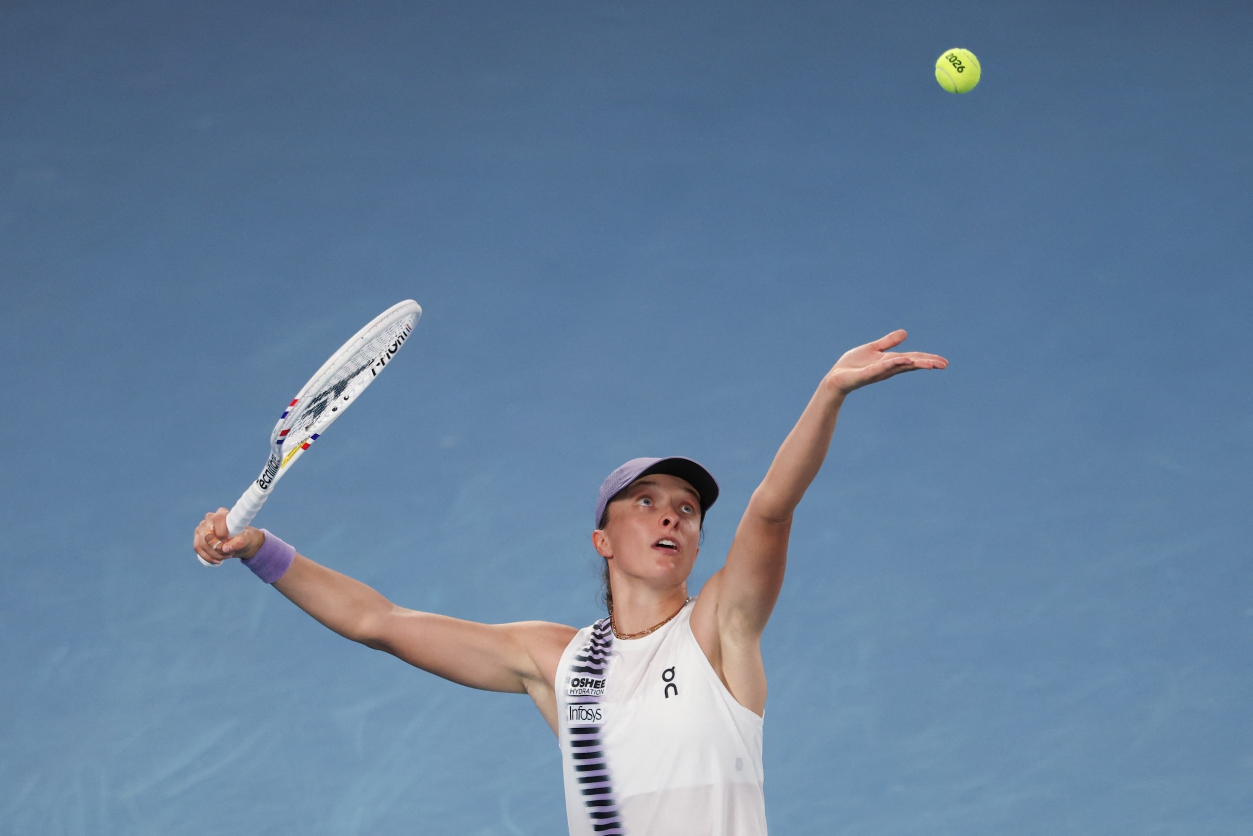 Australian Open: Swiatek survives scare to make second round