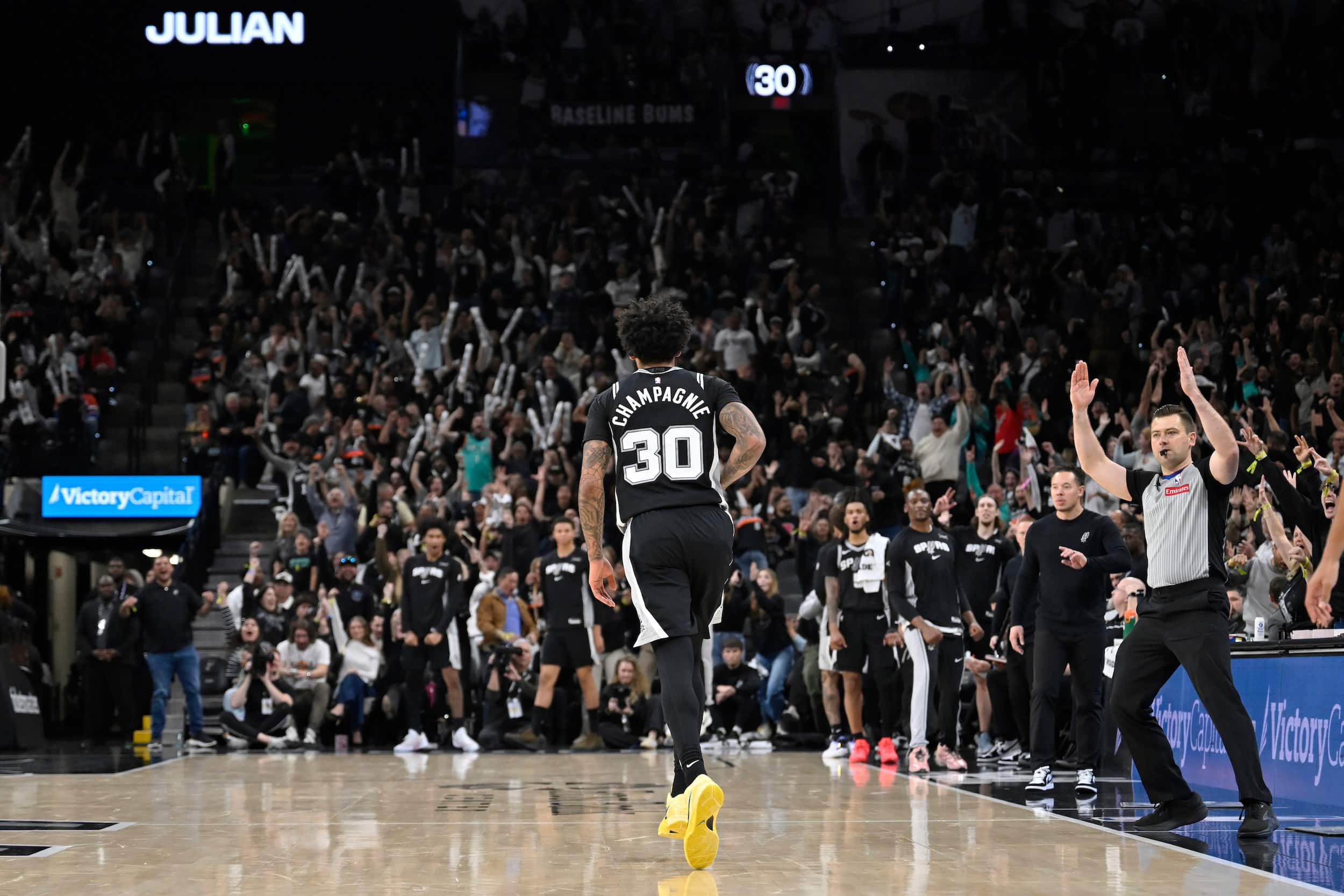 NBA: Julian Champagnie’s hot hand shoots Spurs past Knicks