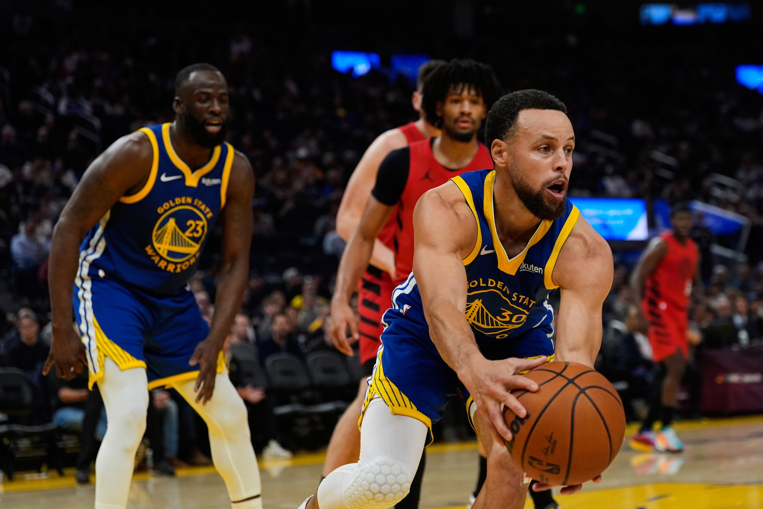 NBA: Butler, Curry help Warriors run away from Trail Blazers