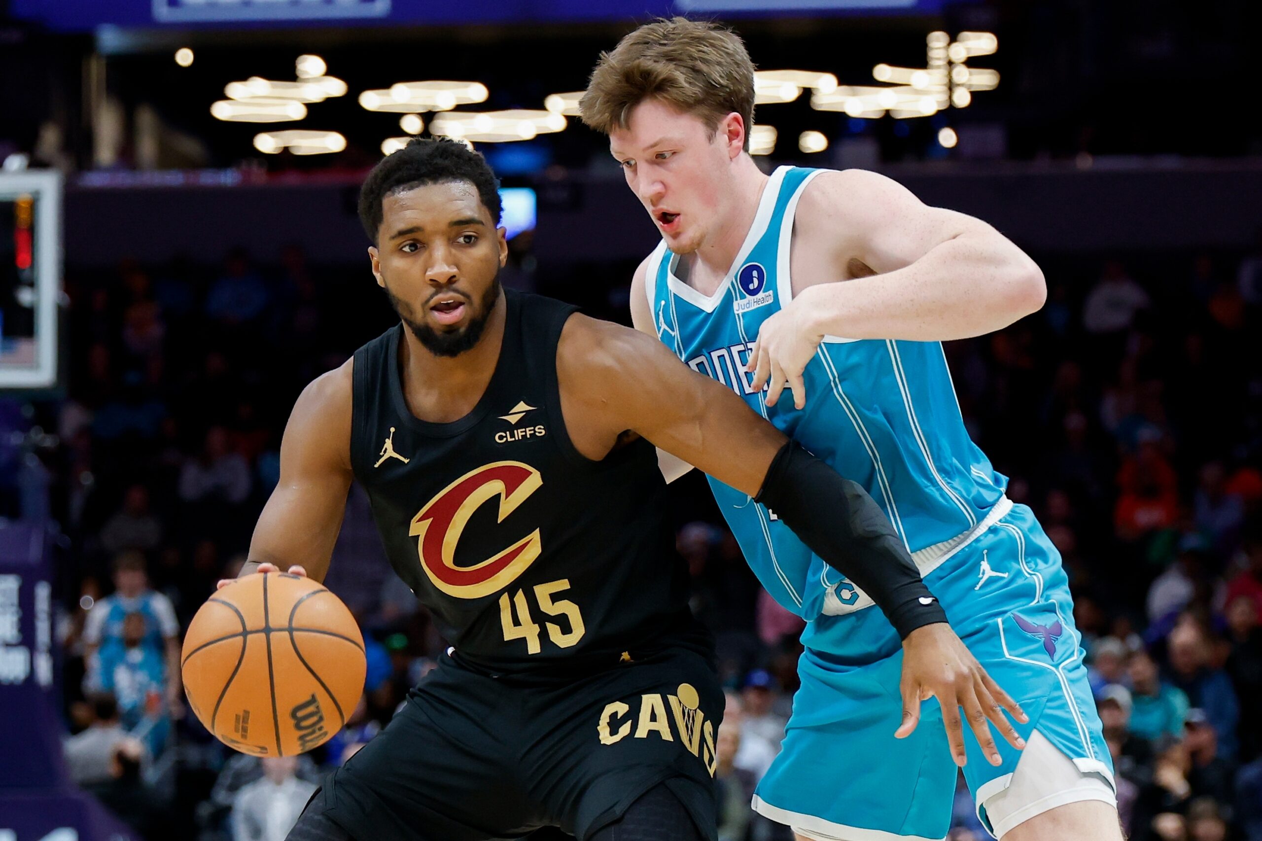 NBA: Cavaliers use fast start to beat Hornets