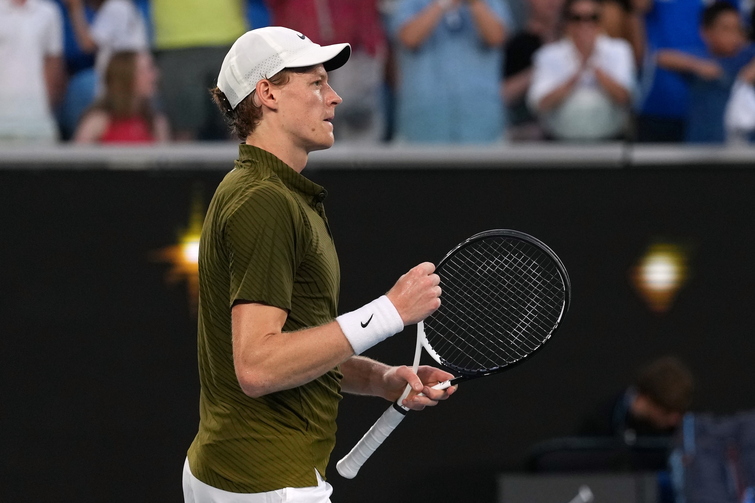 Jannik Sinner extends win streak to 18 at Australian Open