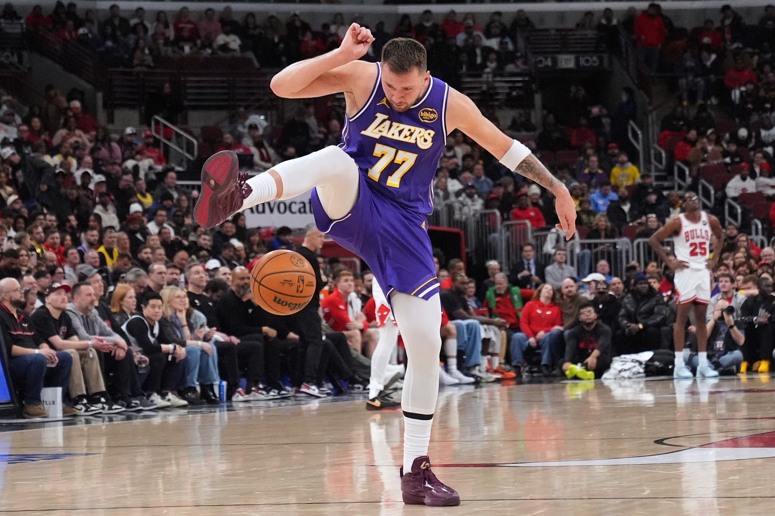 NBA: Luka Doncic scores 46, Lakers hold off Bulls