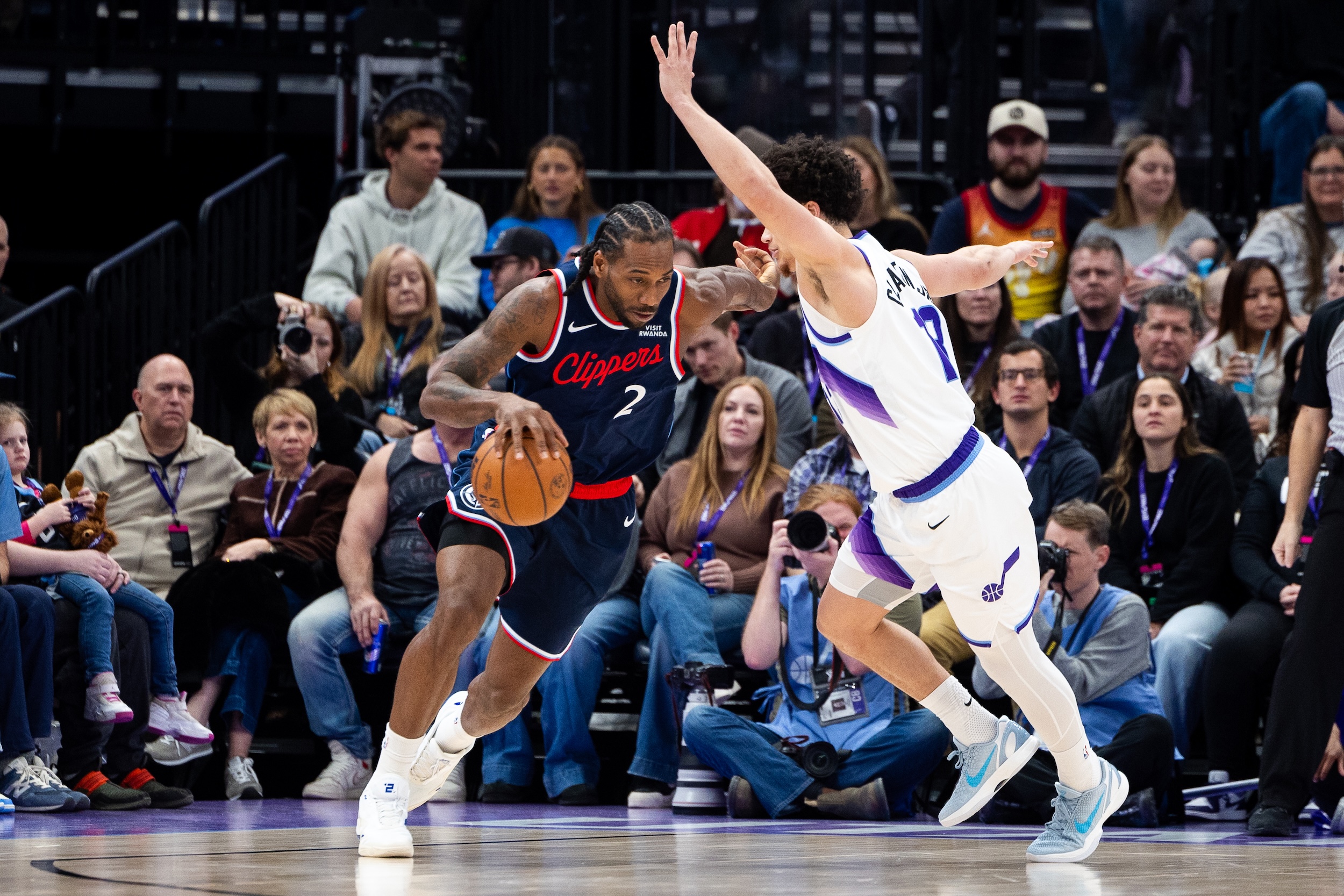 NBA: Clippers stay hot, beat Jazz behind Leonard, Harden