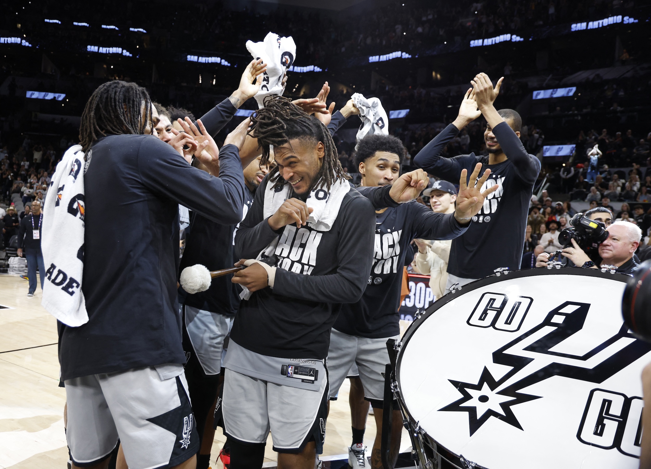NBA: Stephon Castle fuels surging Spurs past Mavericks
