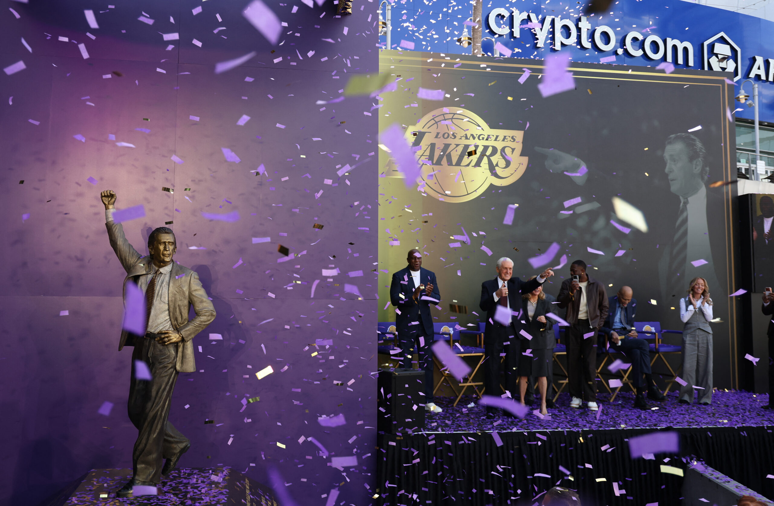 Lakers unveil statue of Pat Riley, Showtime coaching mastermind