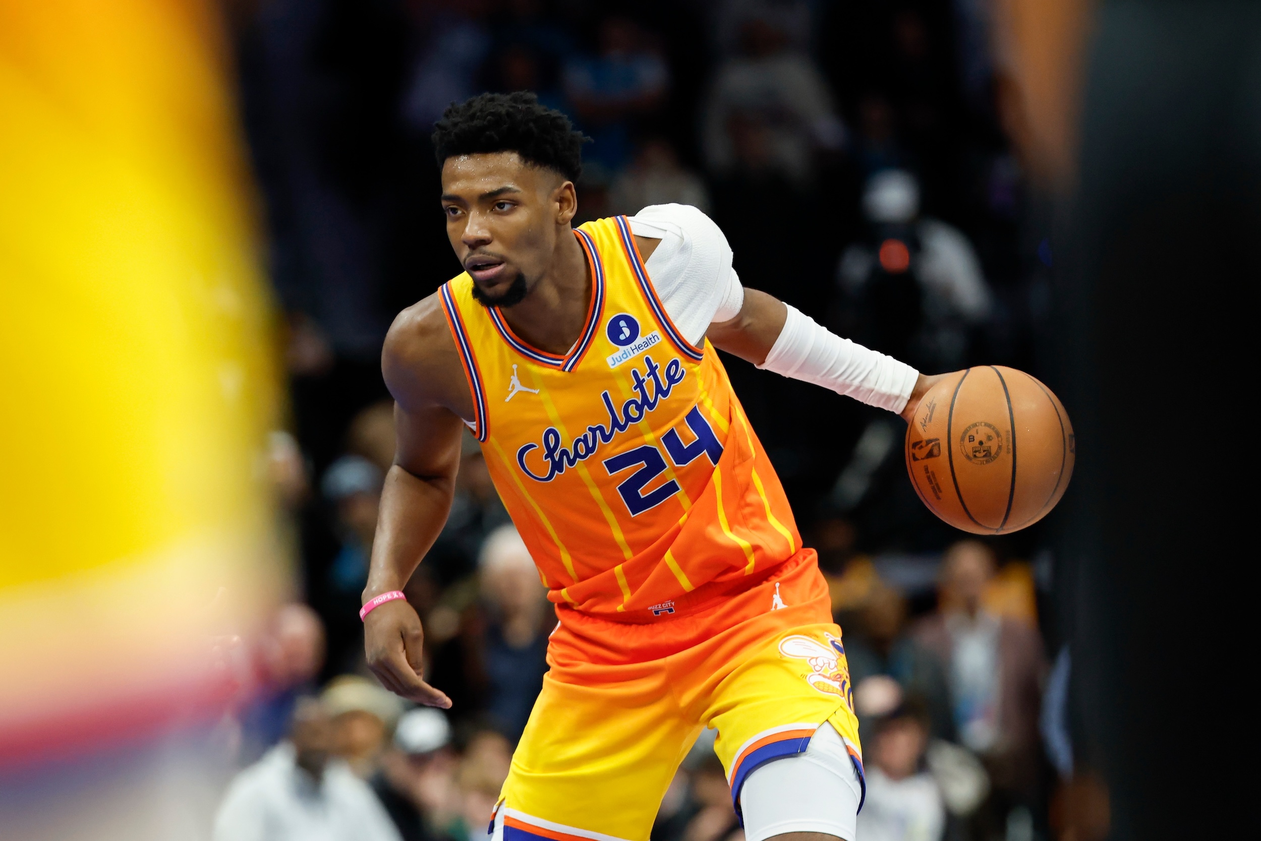 NBA: Surging Hornets take down Spurs for 6th straight win