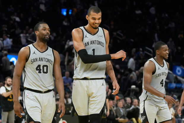 NBA: Spurs turn back Warriors for 6th straight win
