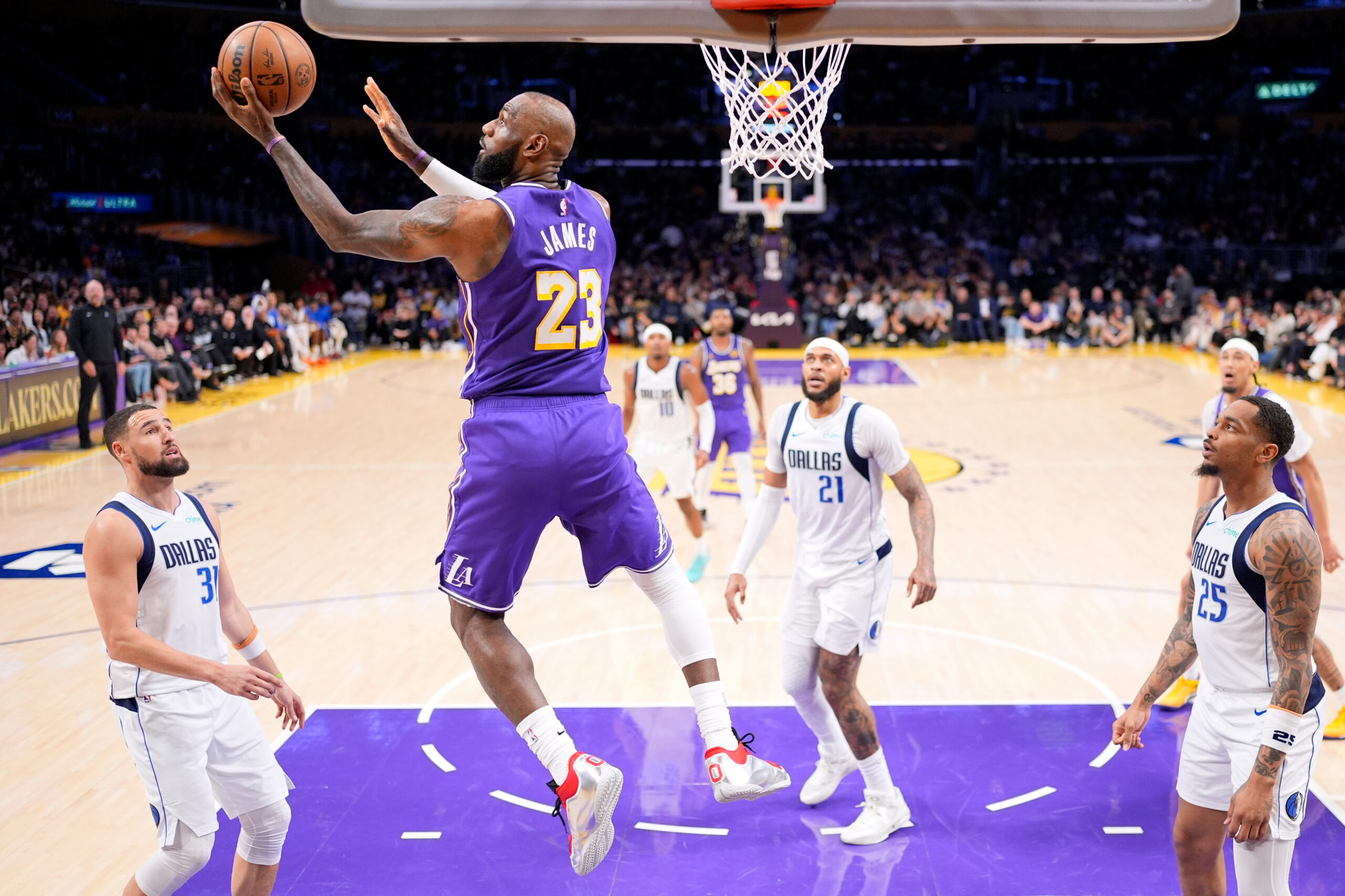 NBA: LeBron James has triple-double in Lakers win over Mavericks