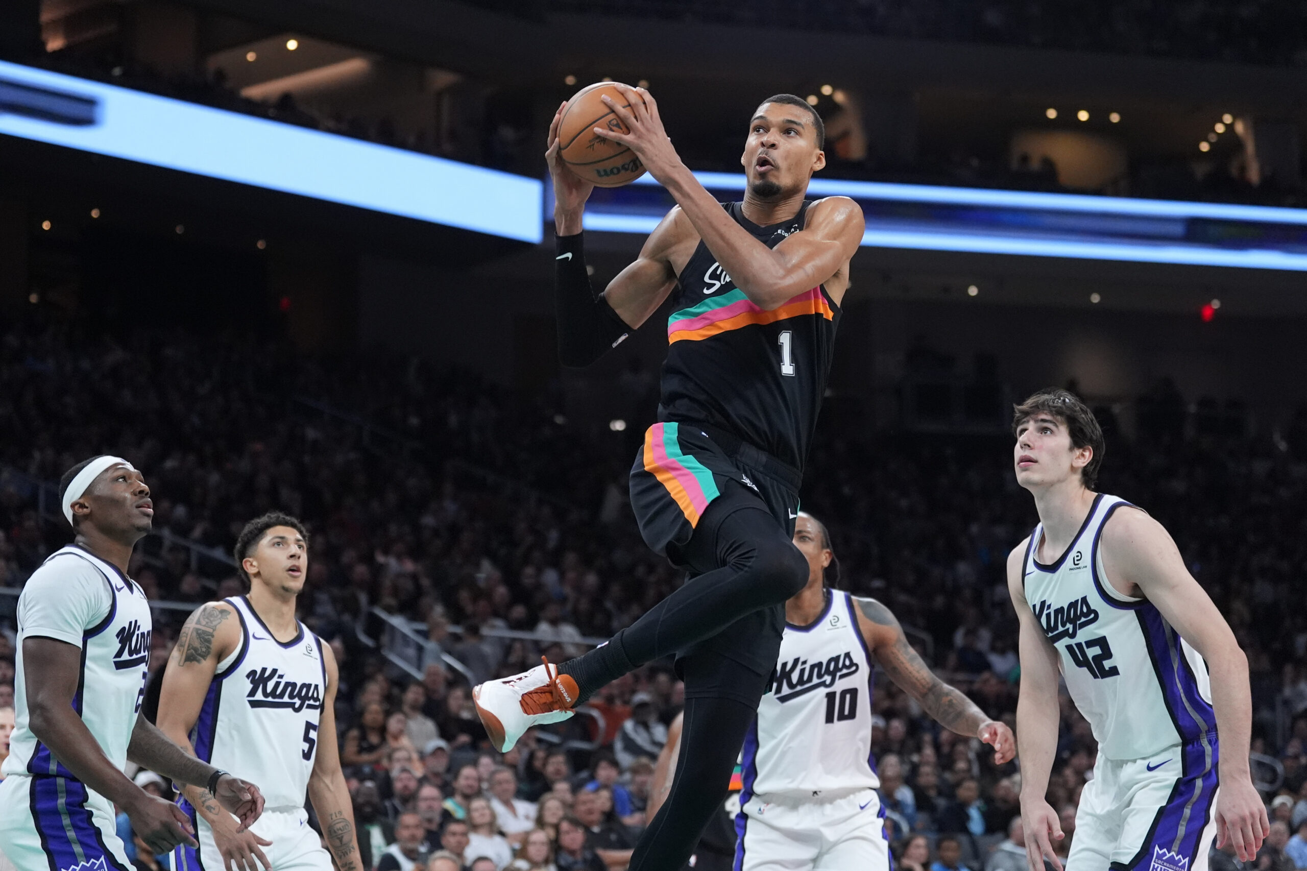 NBA: Wembanyama, Spurs win 8 straight, Kings lose 16 in a row