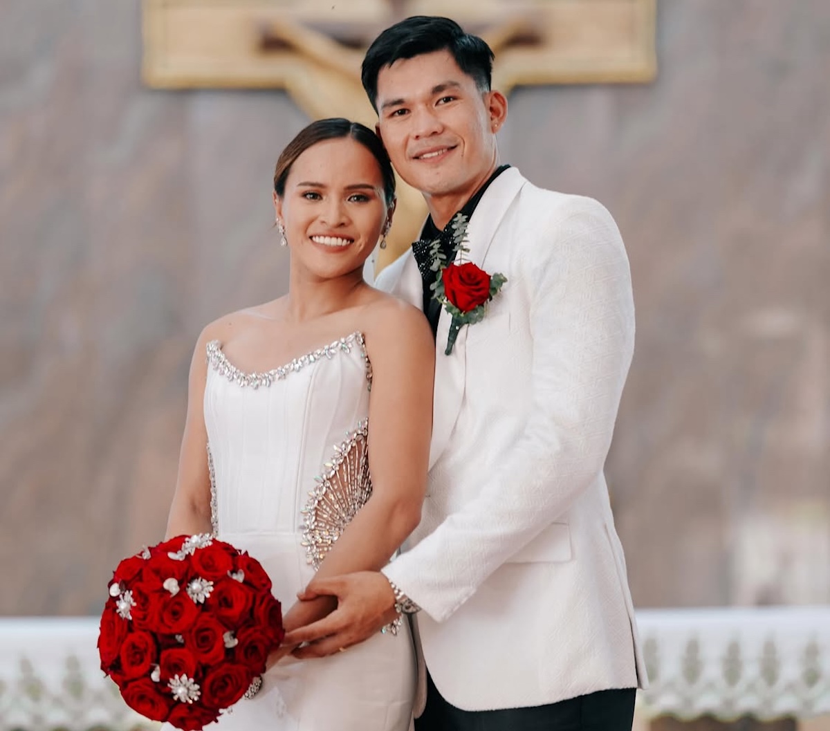 Sisi Rondina, fellow volleyball player Ronniel Rosales tie the knot